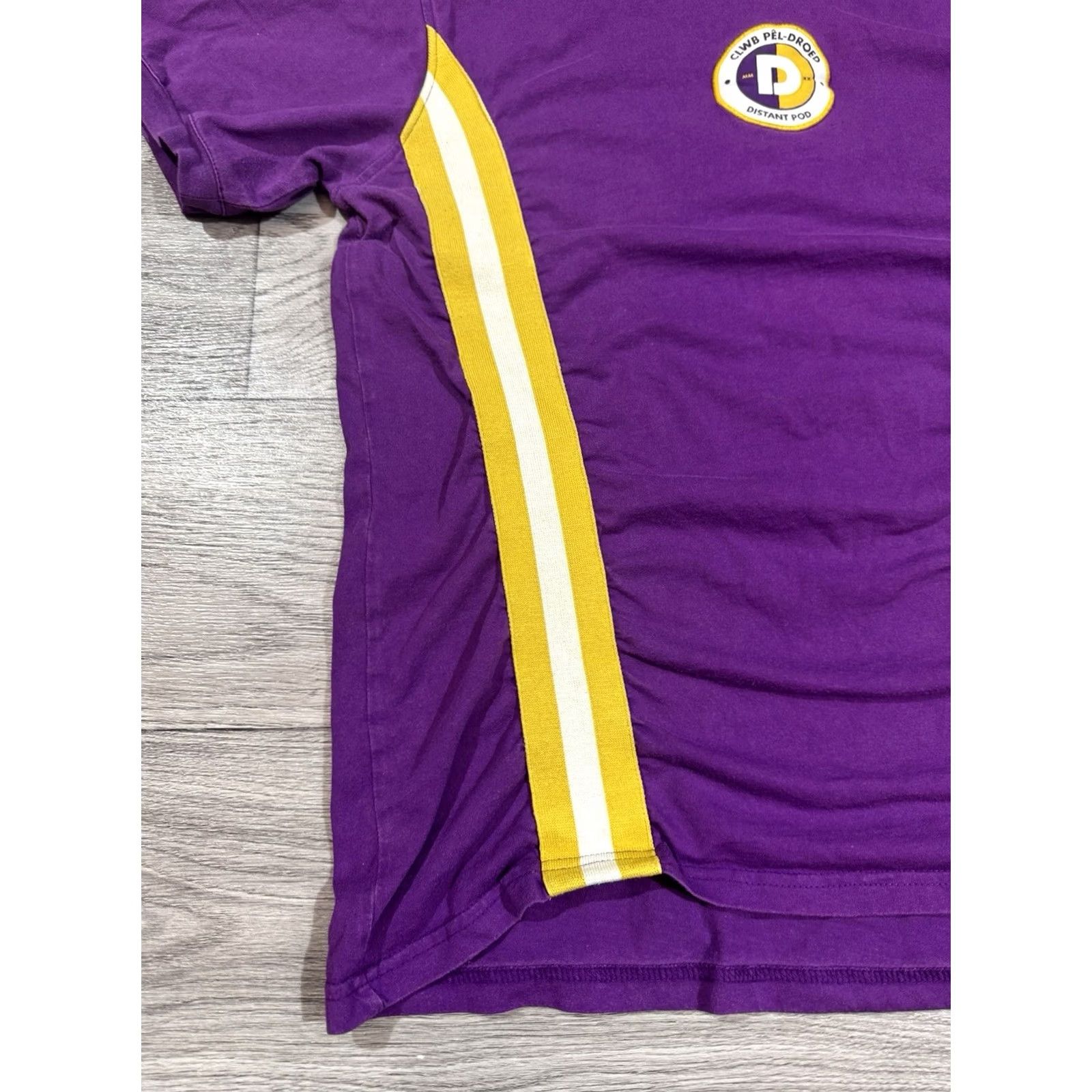 Vintage Admiral Shirt The Socially Distant Sports Bar Club Pêl-Droed Jersey Size M Mens Purple Sports Shirt Size US M / EU 48-50 / 2 - 7 Thumbnail