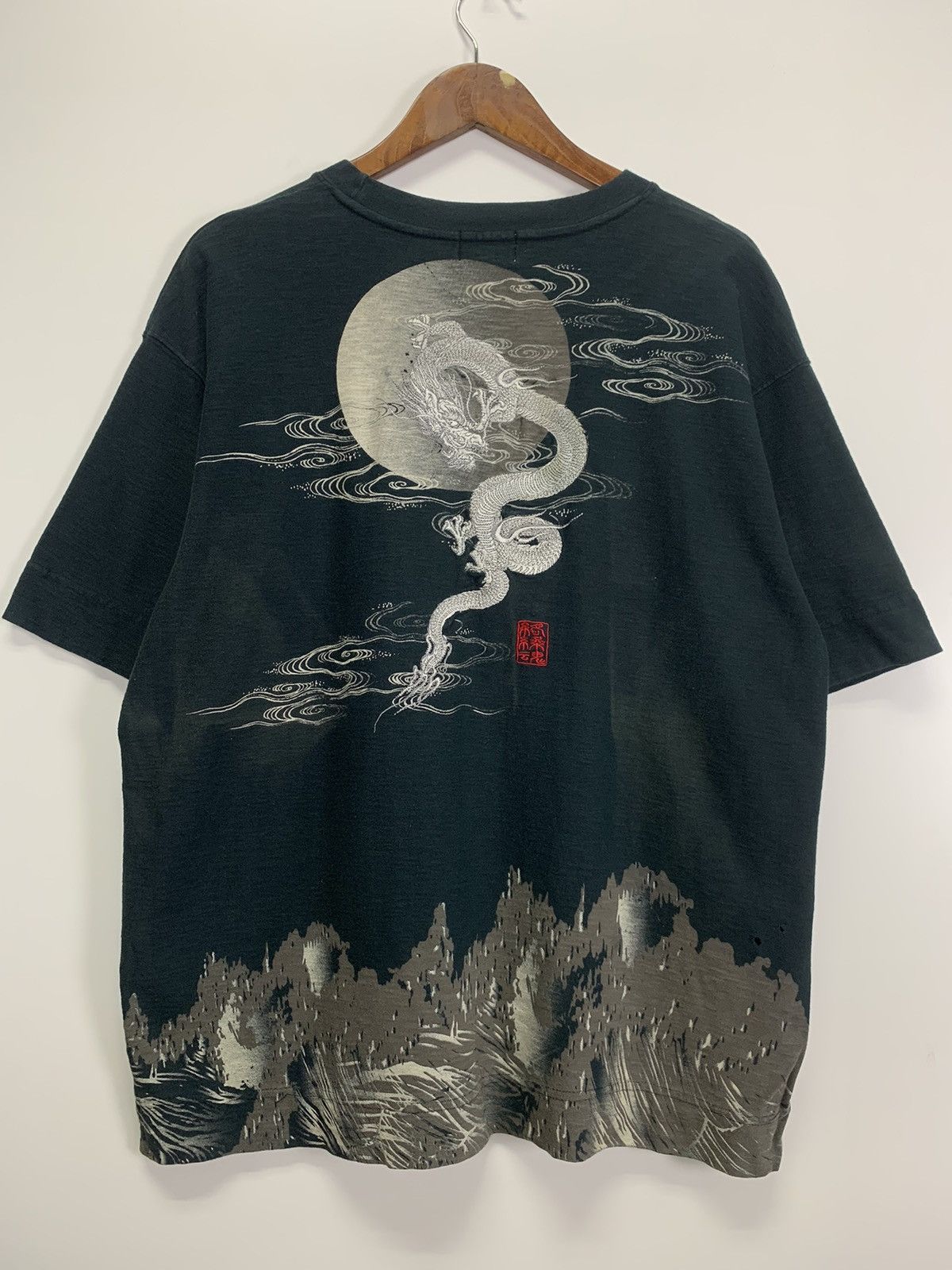 Japanese Brand Vintage Karakuri Tamashi Sukajan tee Size US XL / EU 56 / 4 - 1 Thumbnail