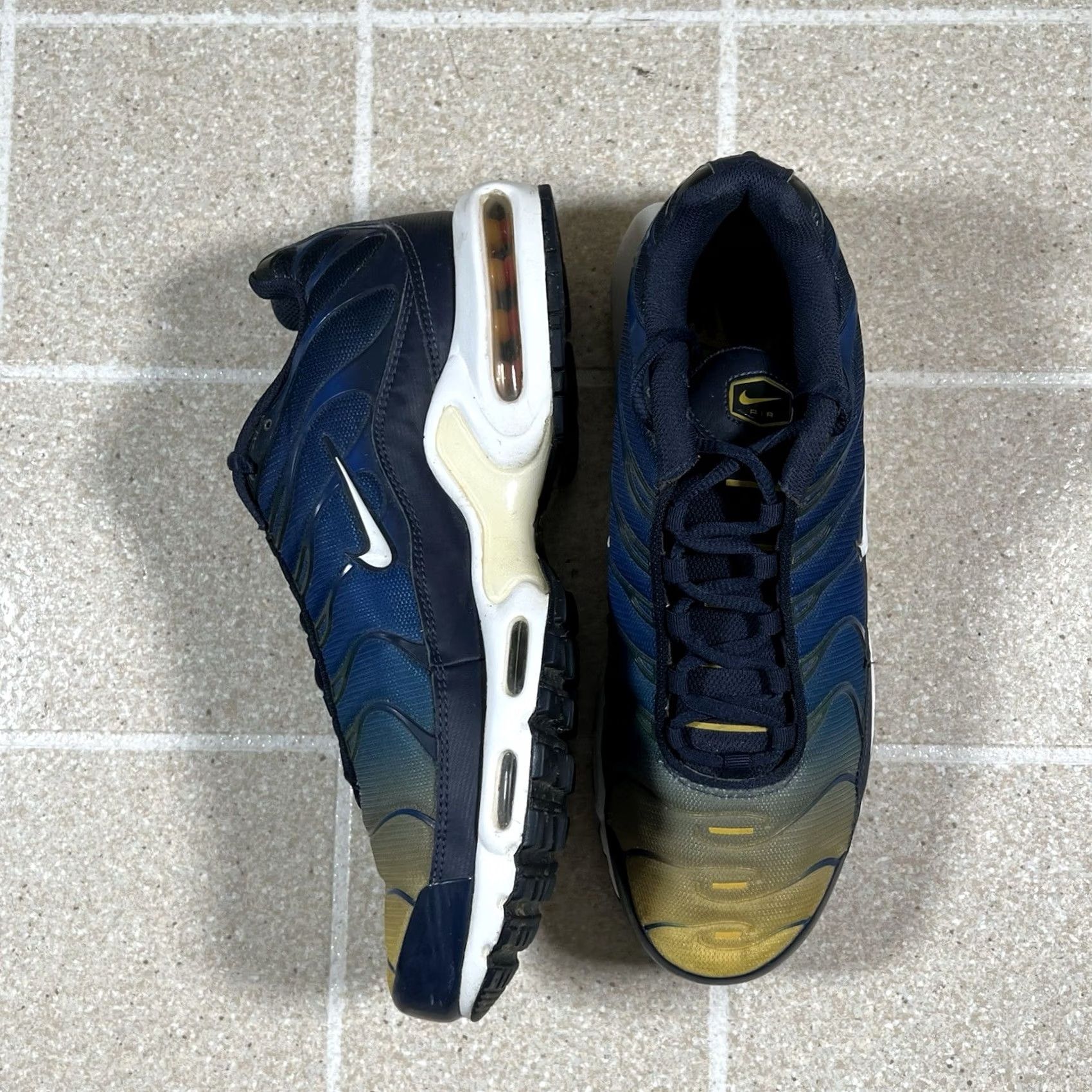 Nike Nike Air Max Plus Gradient Pack 852630-407 sz 11 Navy Yellow Men Sneaker Athletic 2018 Size US 11 / EU 44 - 4 Thumbnail