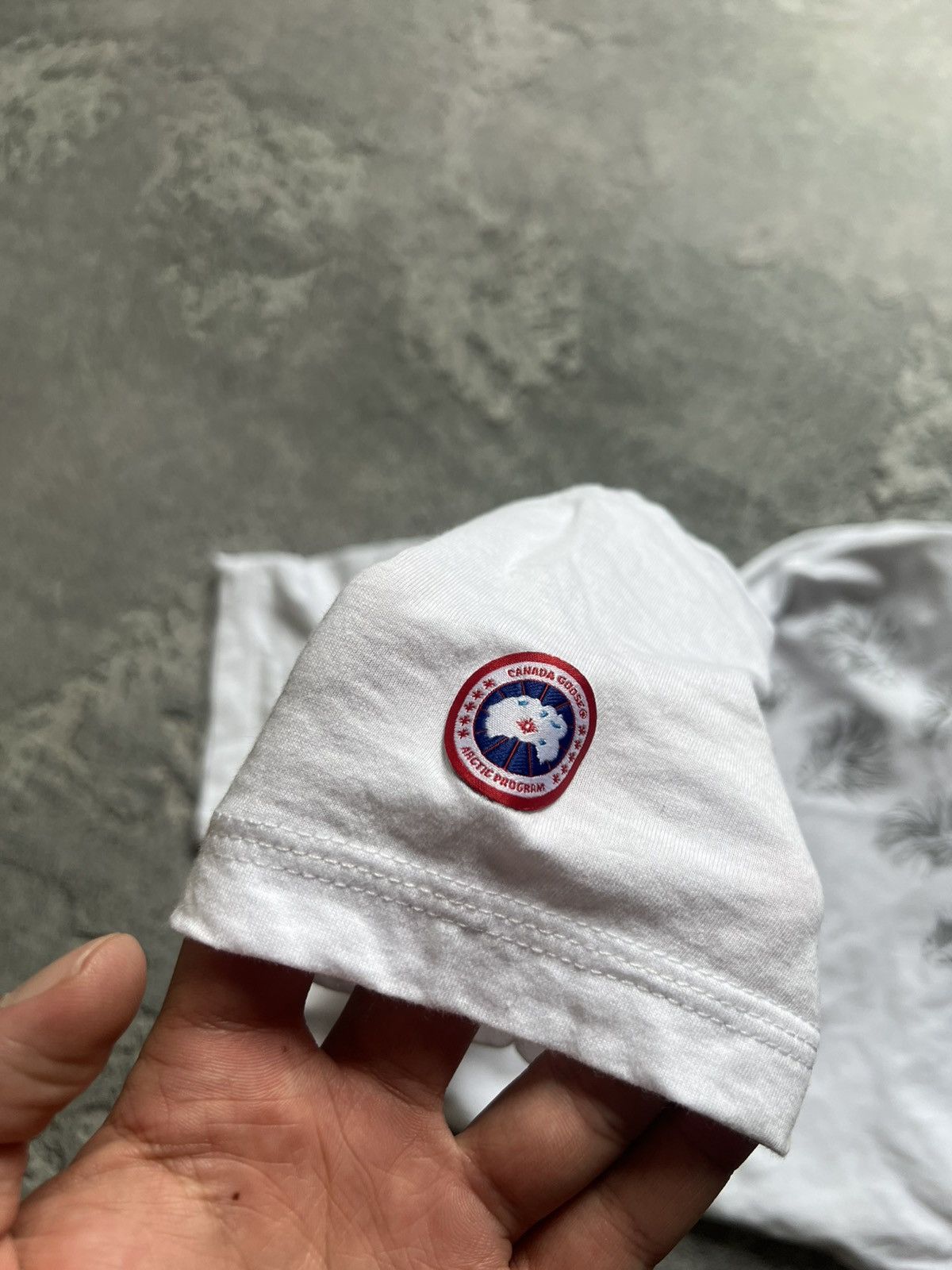 Canada Goose Canada Goose Womens White T-Shirt With Holographic Tag Sz XS Size XS / US 0-2 / IT 36-38 - 6 Thumbnail