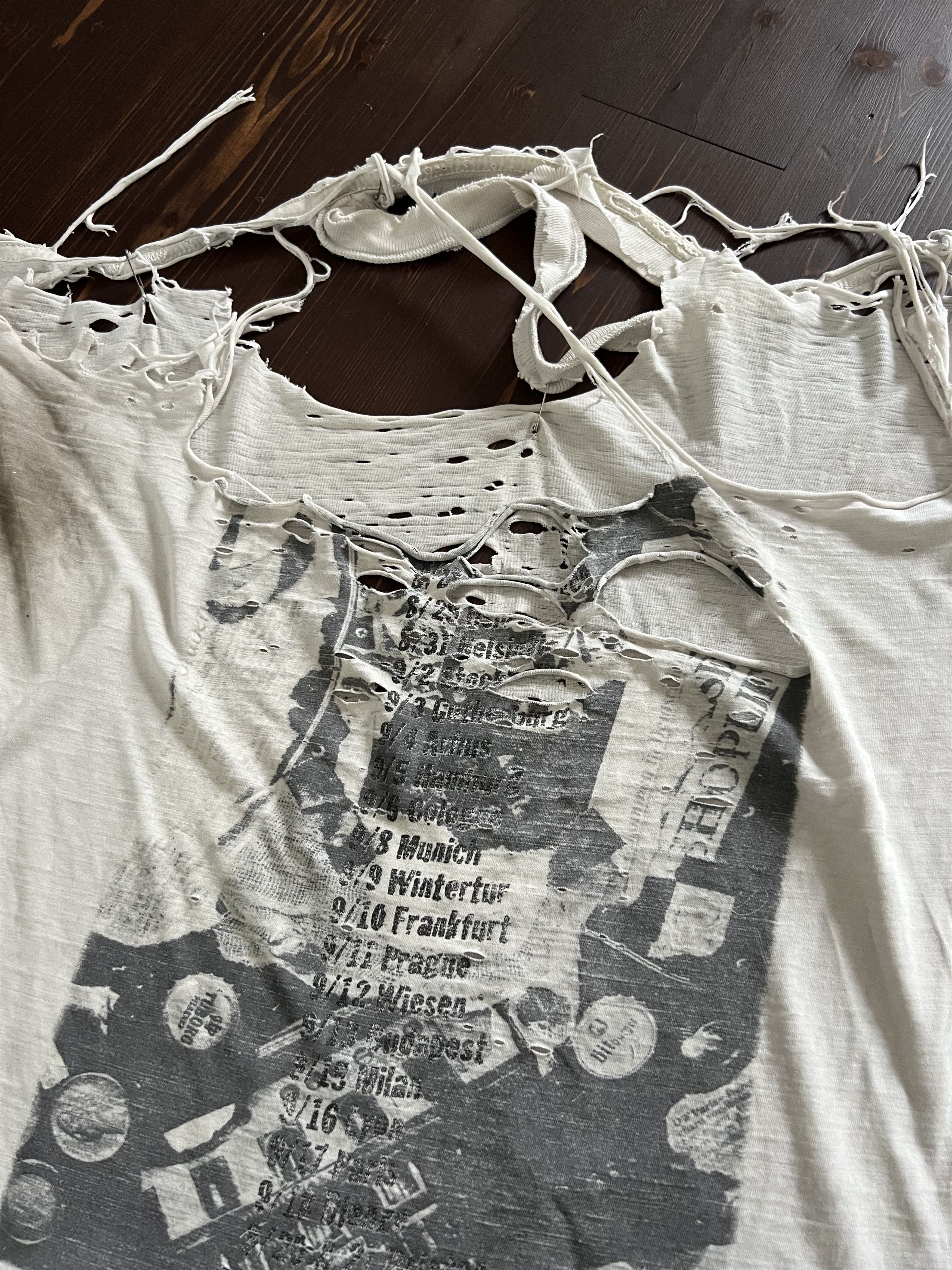 Band Tees Vintage Distressed Thrashed Green Day Riot Shirt Size US L / EU 52-54 / 3 - 6 Thumbnail