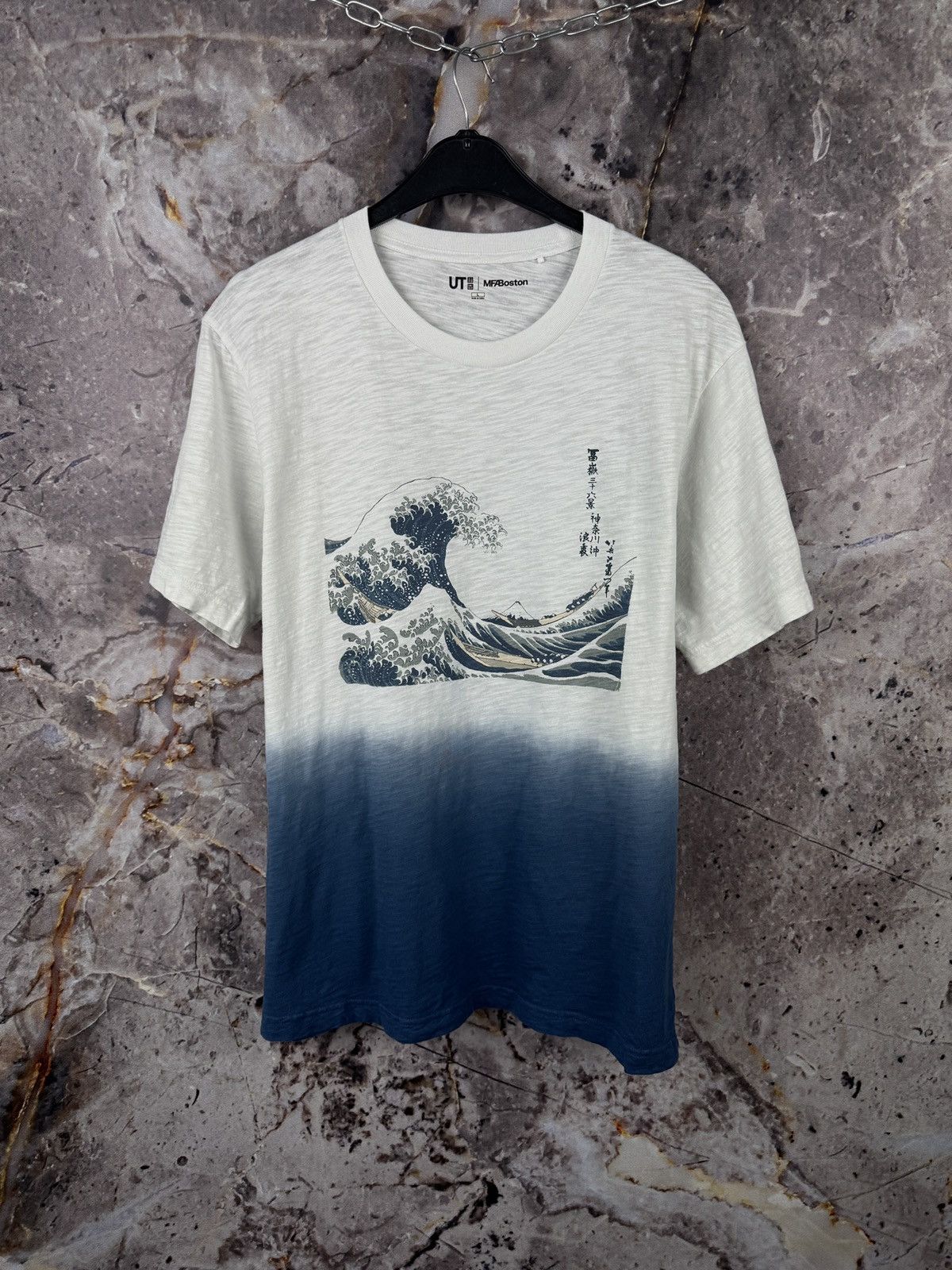 Uniqlo Mens Uniqlo x MFA Boston Hokusai Great Wave Gradient T-Shirt Size US L / EU 52-54 / 3 - 1 Thumbnail