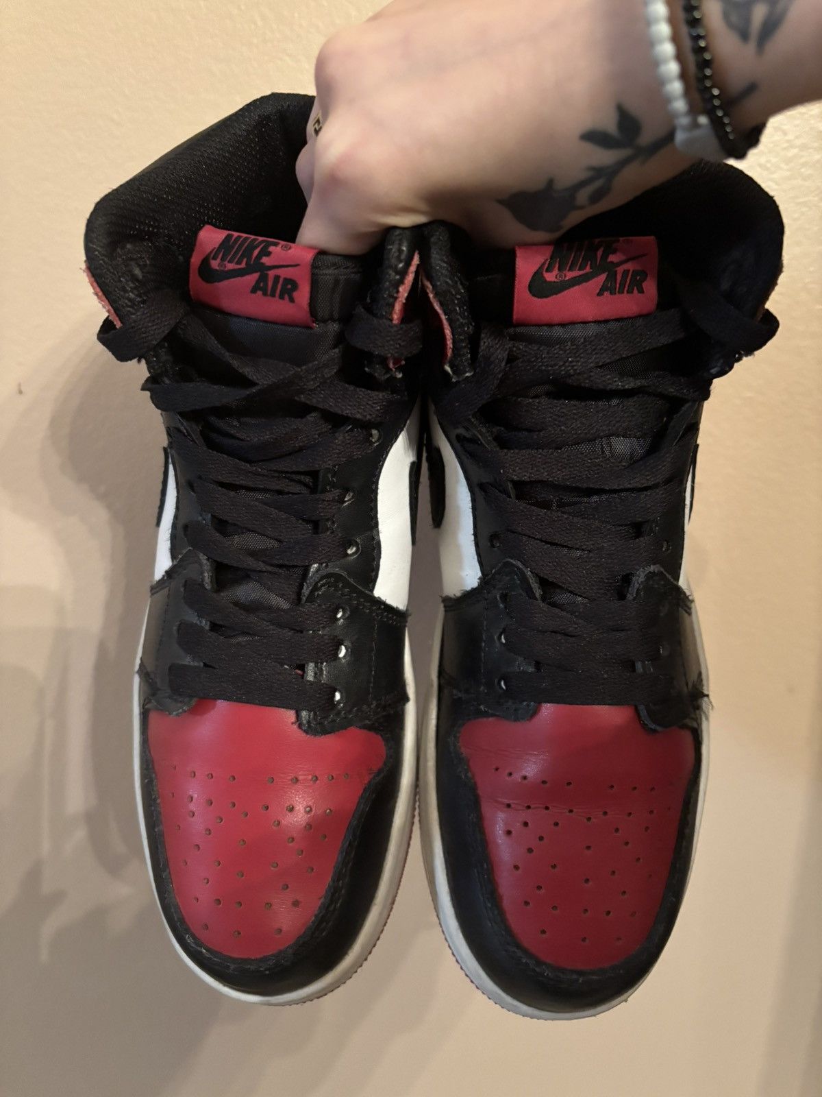 Jordan Brand Air Jordan 1 Retro High OG 'Bred Toe' Size US 6.5 / EU 39-40 - 3 Thumbnail