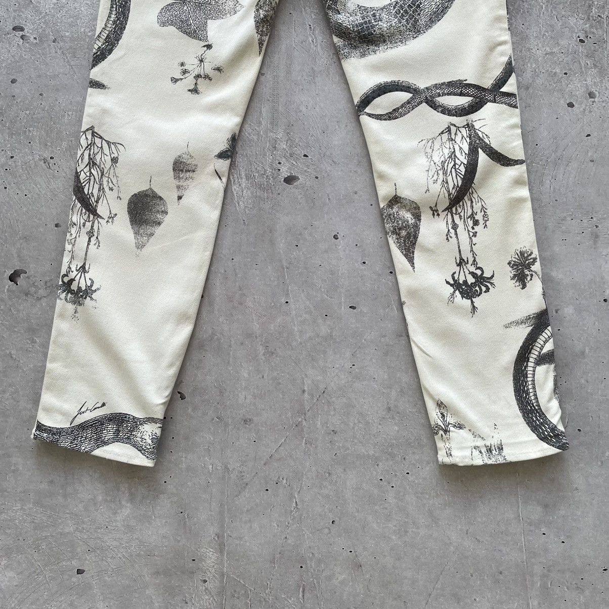 Japanese Brand × Just Cavalli Vintage Just Cavalli Snakes Printed White Jeans 28 size Size 28" / US 6 / IT 42 - 7 Thumbnail
