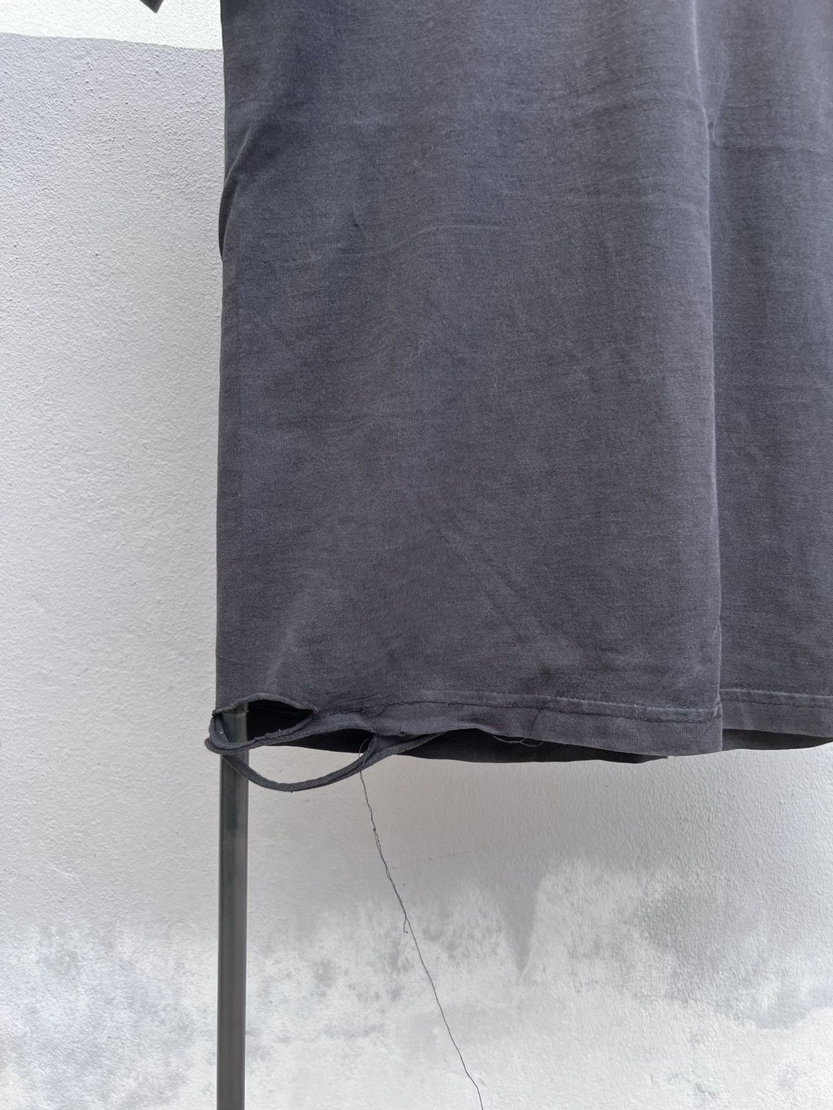Vintage Vintage Thrashed Faded Heavy Cotton Distressed Plain Tee Size US M / EU 48-50 / 2 - 2 Thumbnail