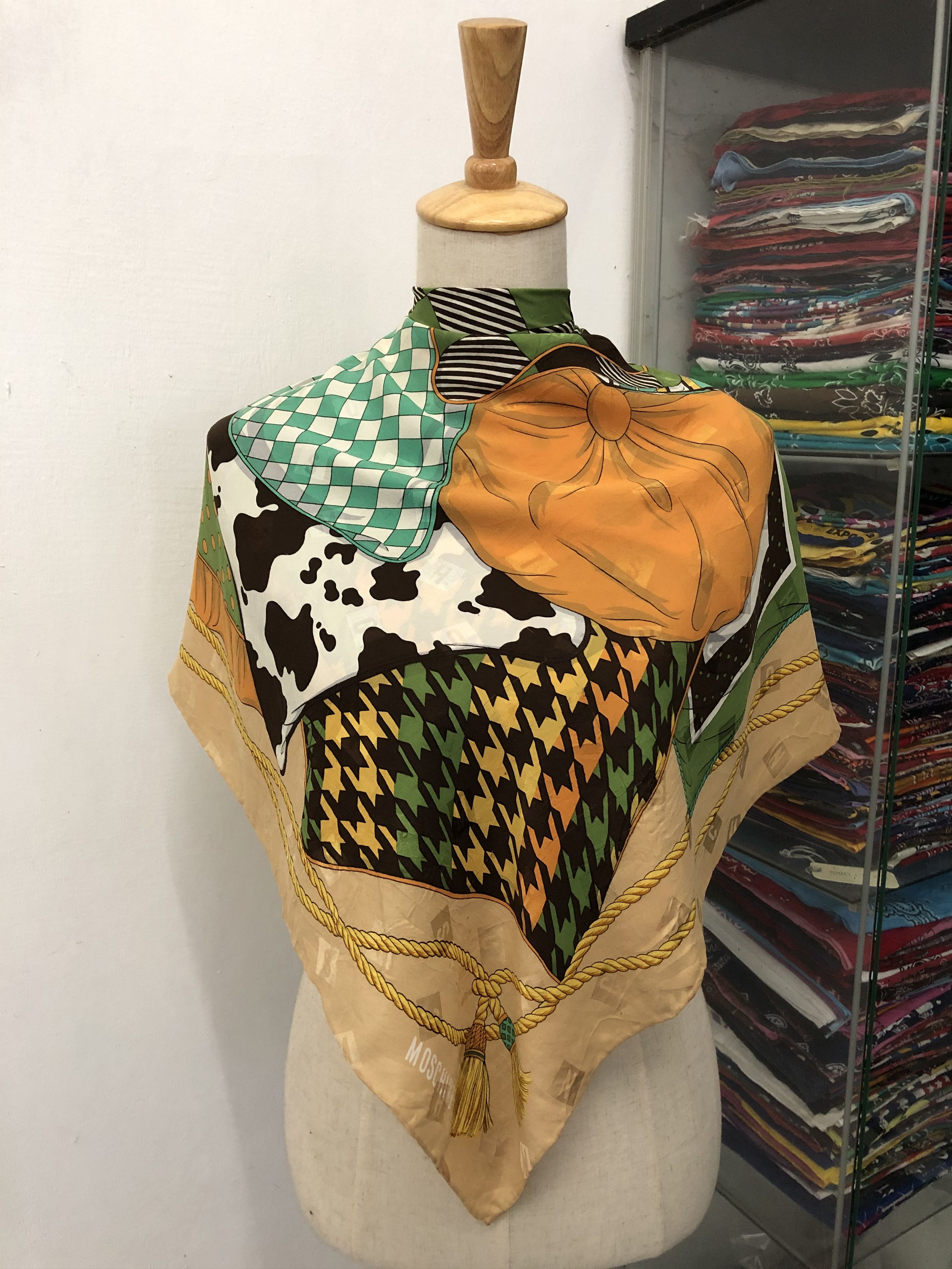 Vintage Vintage Moschino Silk Scarf Size ONE SIZE - 1 Thumbnail