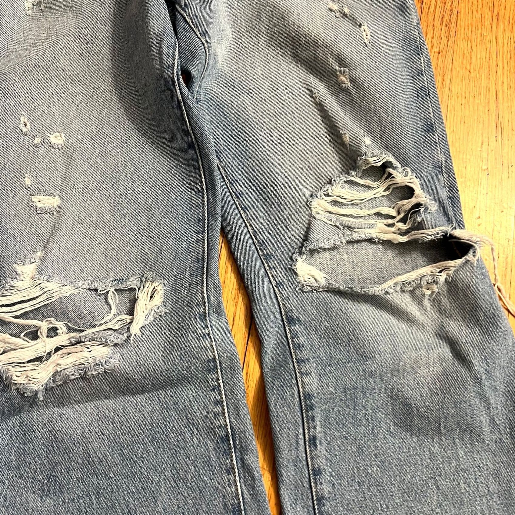 Levi's VINTAGE Levi’s Jeans Womens 27x30 501 Straight Distressed Premium Blue Pnats Button Fly Jeans Women 27 XS? Size 27" / US 4 / IT 40 - 5 Thumbnail