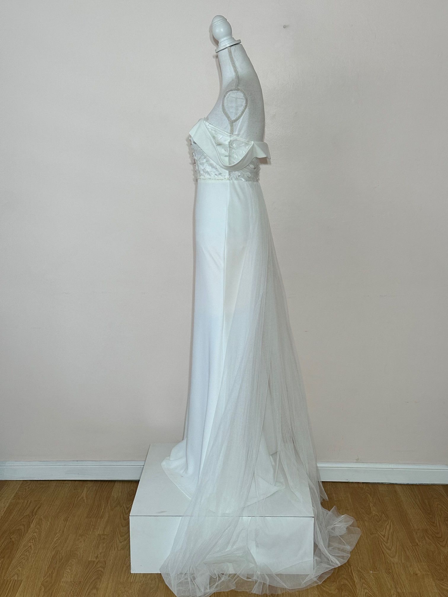 Vintage Ever Pretty White Off-Shoulder Wedding Gown with Net Train Size S / US 4 / IT 40 - 4 Thumbnail