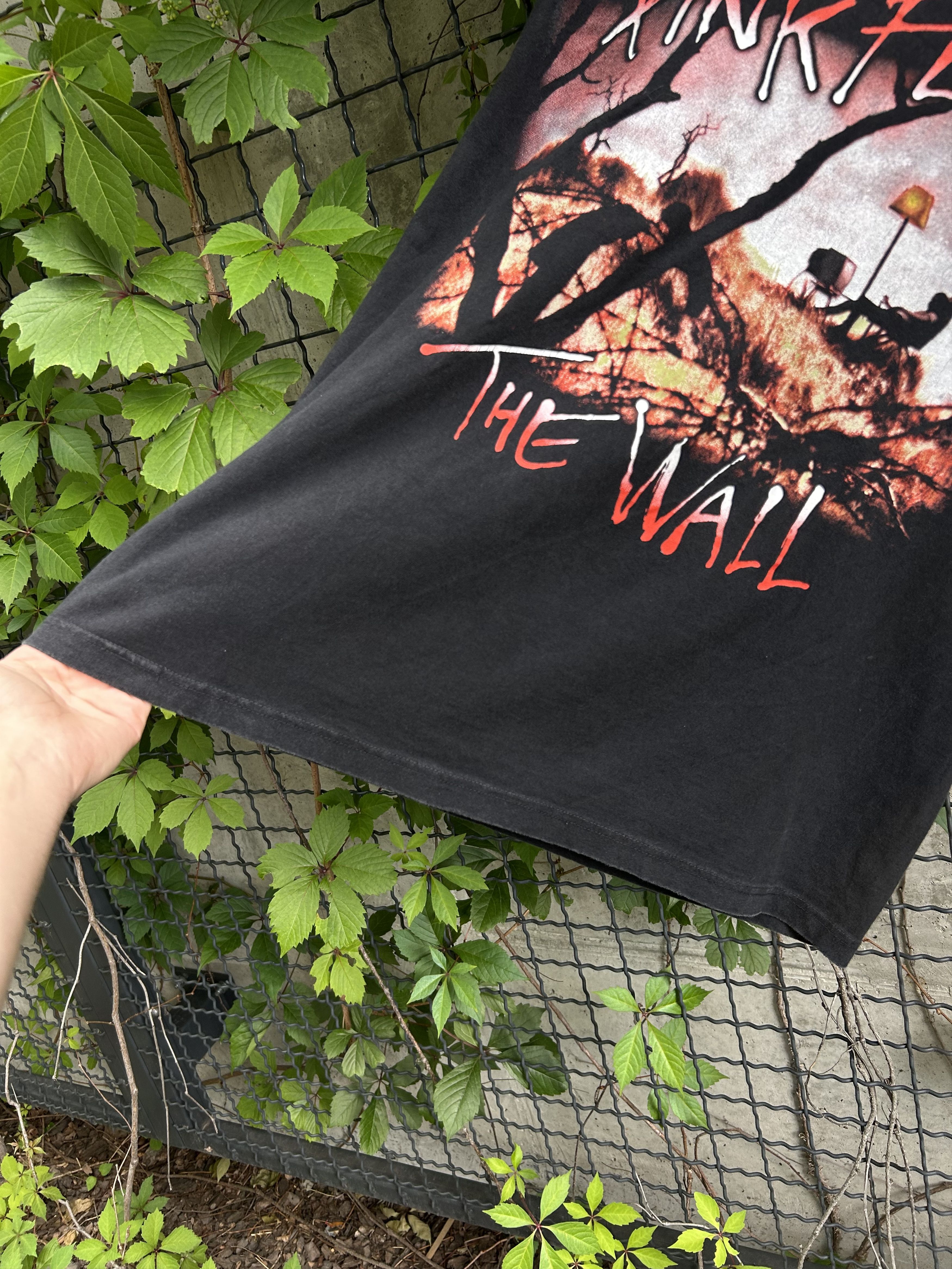 Band Tees Vintage 90s Pink Floyd The Wall Rock Band T-shirt Size US L / EU 52-54 / 3 - 6 Thumbnail