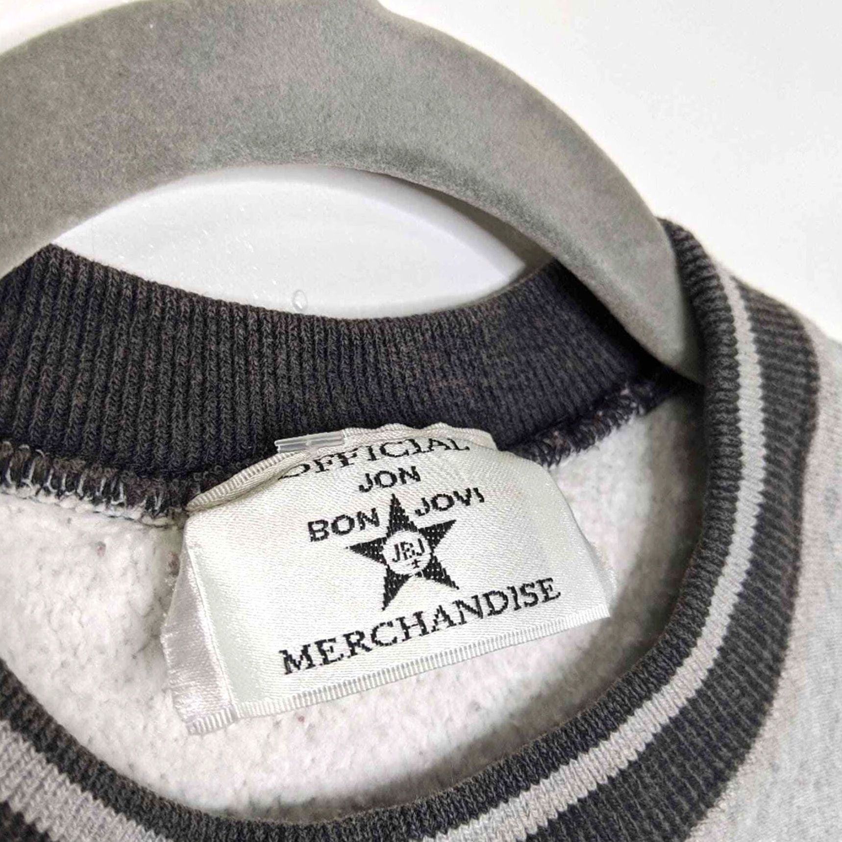 Vintage VINTAGE Bon Jovi CT Reverse Weave Crewneck Sweatshirt Gray M Unisex Adults Concert Pullover Sweatshirt 90s Boys Girls Mens Womens Size US M / EU 48-50 / 2 - 6 Thumbnail