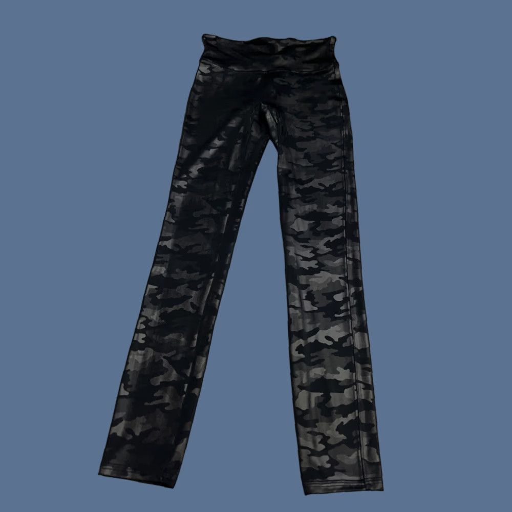 Spanx Spanx Womens Size S/Black Camo Stretch Nylon Blend Pants Leggings Size 28" / US 6 / IT 42 - 1 Thumbnail