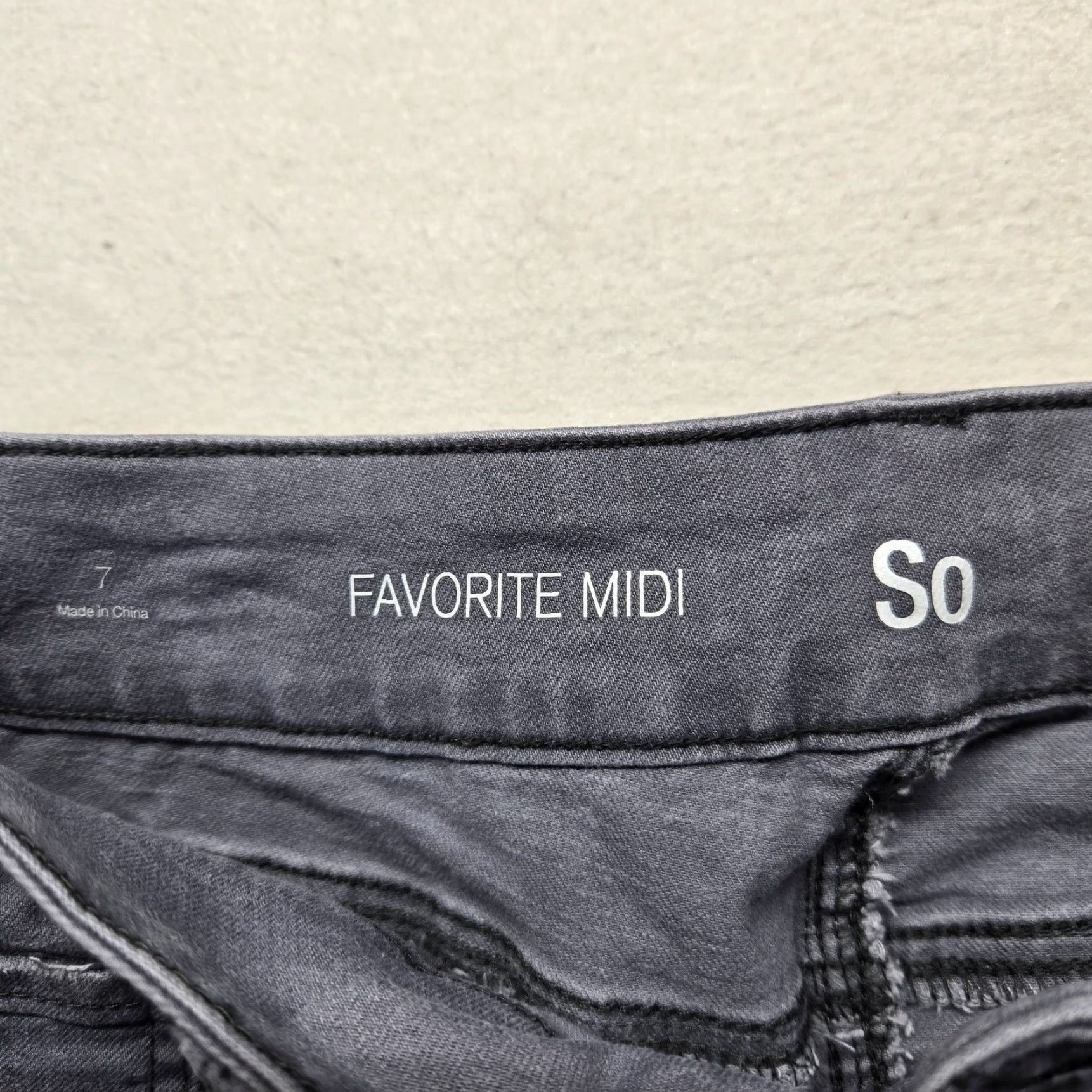 Denime VINTAGE SO Denim Gray Jean Shorts Women Junior Size 7 Low Rise Casual 5-Pocket Style Size 28" / US 6 / IT 42 - 2 Thumbnail