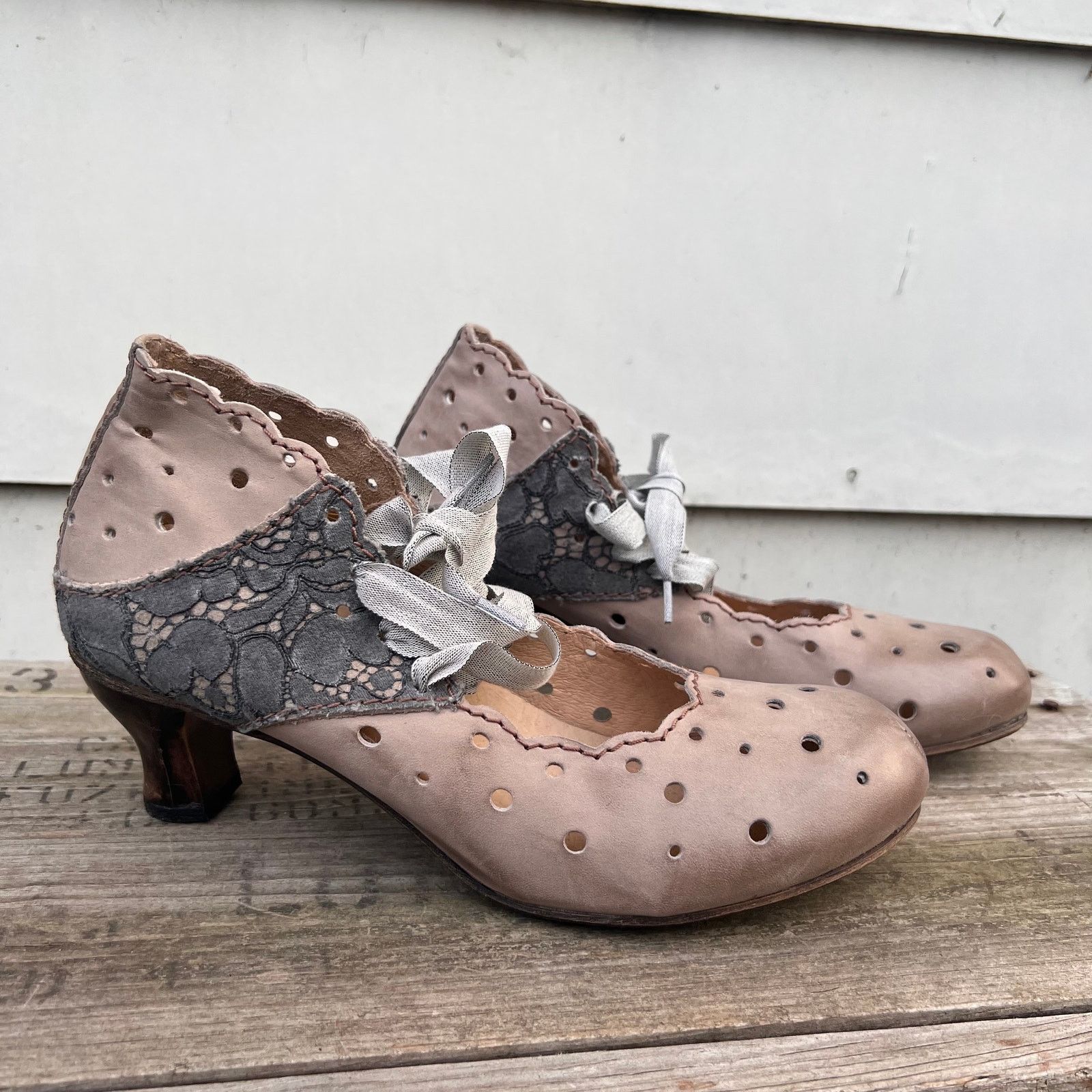 Rovers Vintage Victorian Heeled Mary Jane Leather Shoes in Grey, Women's (Size 9.5)