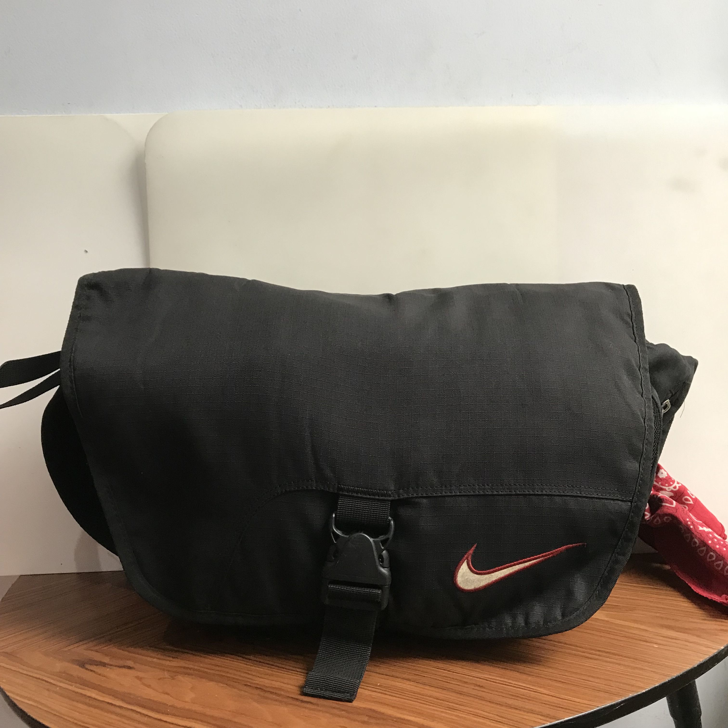 Nike Vintage NIKE Old Messenger bag Shoulder bag Nylon Black Size ONE SIZE - 17 Thumbnail
