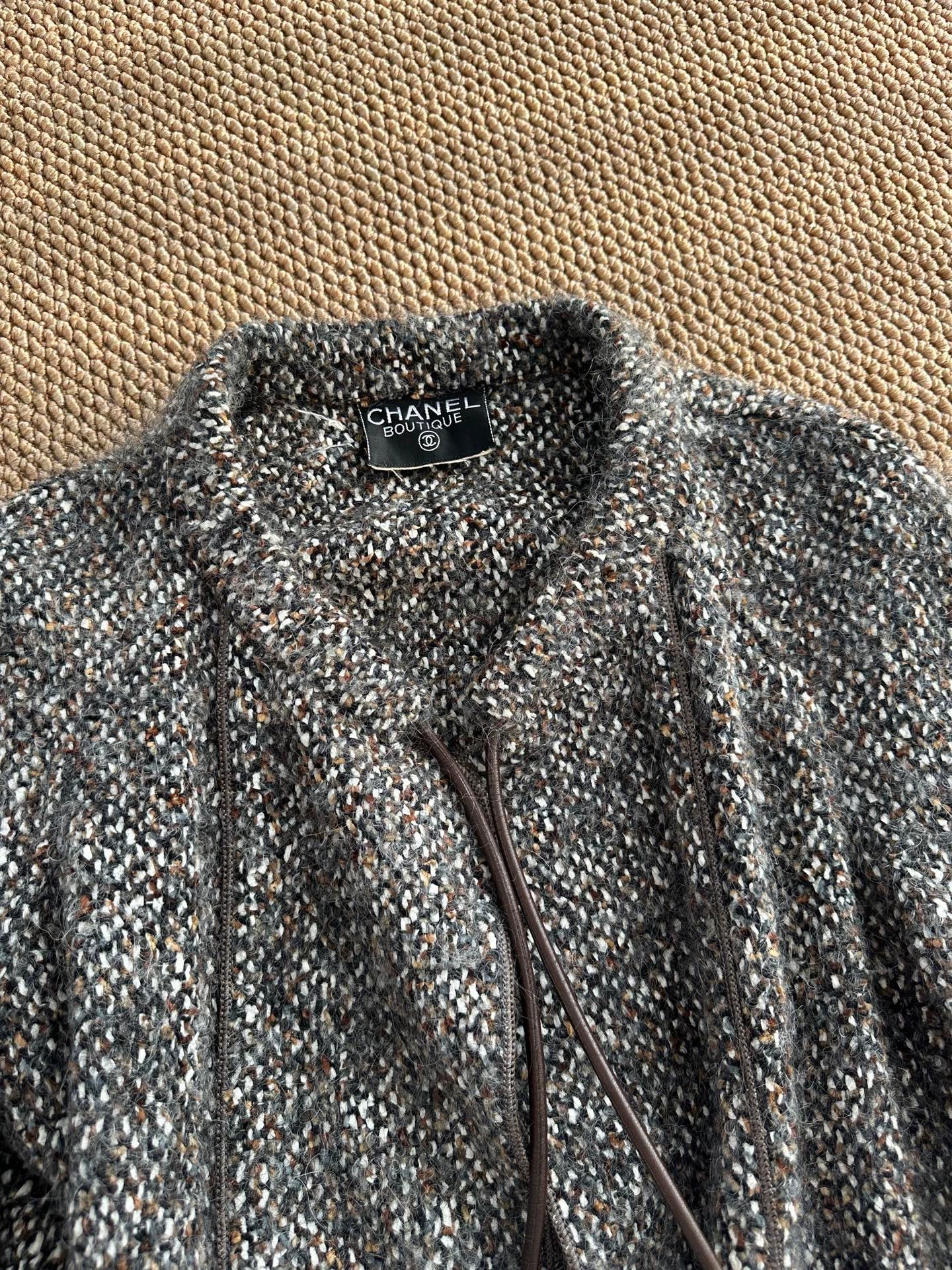 Chanel Chanel 1993 Tweed Gold Coin Women's Gray M Jacket Size M / US 6-8 / IT 42-44 - 8 Thumbnail