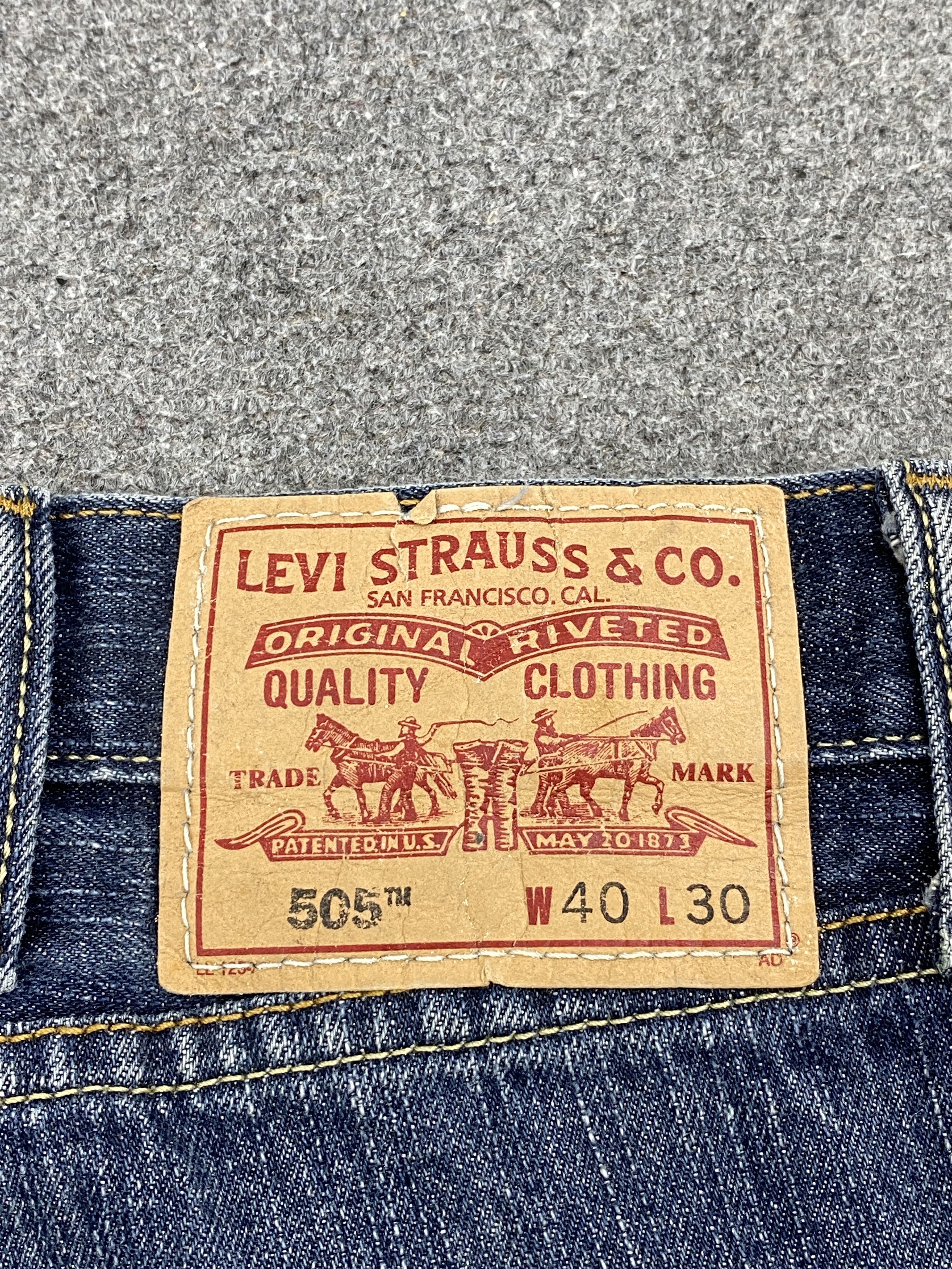 Levi's × Vintage Distressed Vintage Levi's 505 Blue Denim Jeans Size US 40 / EU 56 - 5 Thumbnail