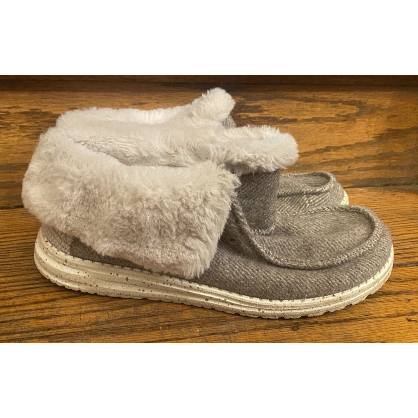 Other Hey Dude Britt Womens 7 Faux Fur Slip On Shoes Beige Wendy Size US 7 / IT 37 - 1 Thumbnail