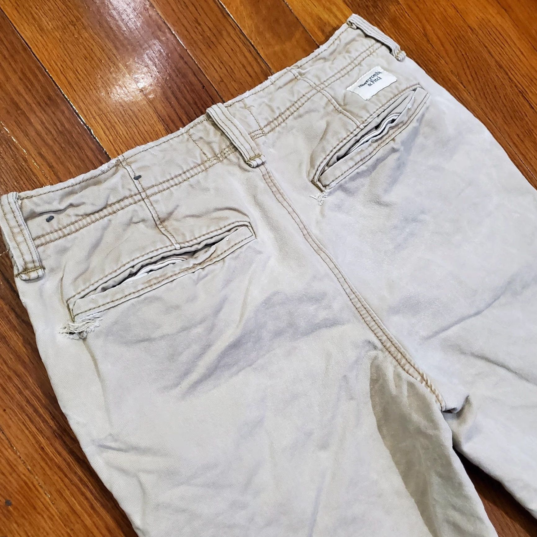 Abercrombie & Fitch Abercrombie & Fitch Shorts Mens 28 Khaki Classic Flat Front Casual Cotton Chino Beige 28 Inseam 10 Mens Size US 28 / EU 44 - 2 Thumbnail