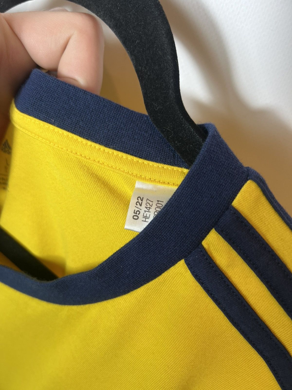 Adidas MENS ADIDAS SWEDEN NATIONAL 22 SOCCER FOOTBALL SHIRT JERSEY Size US L / EU 52-54 / 3 - 6 Thumbnail
