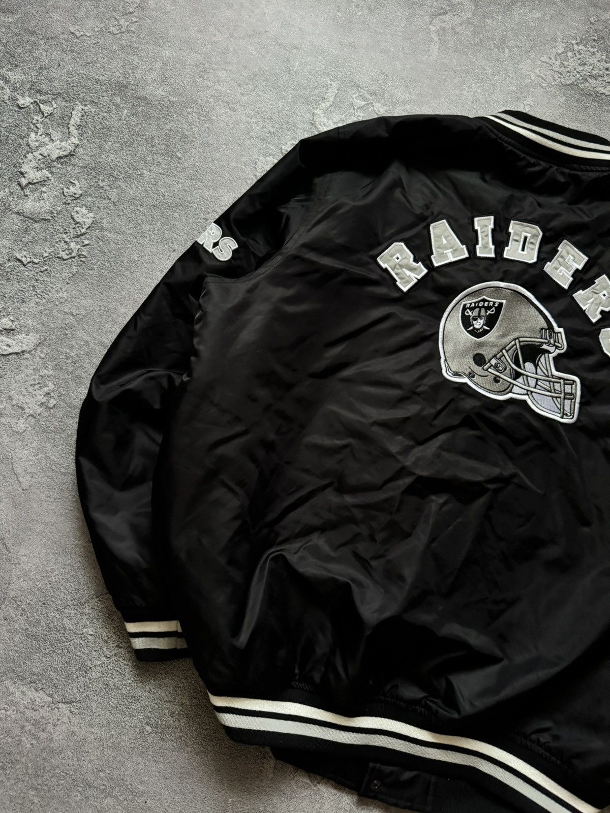 NFL Raiders NFL big logo bomber jacket varsity button up Size US XXL / EU 58 / 5 - 15 Thumbnail