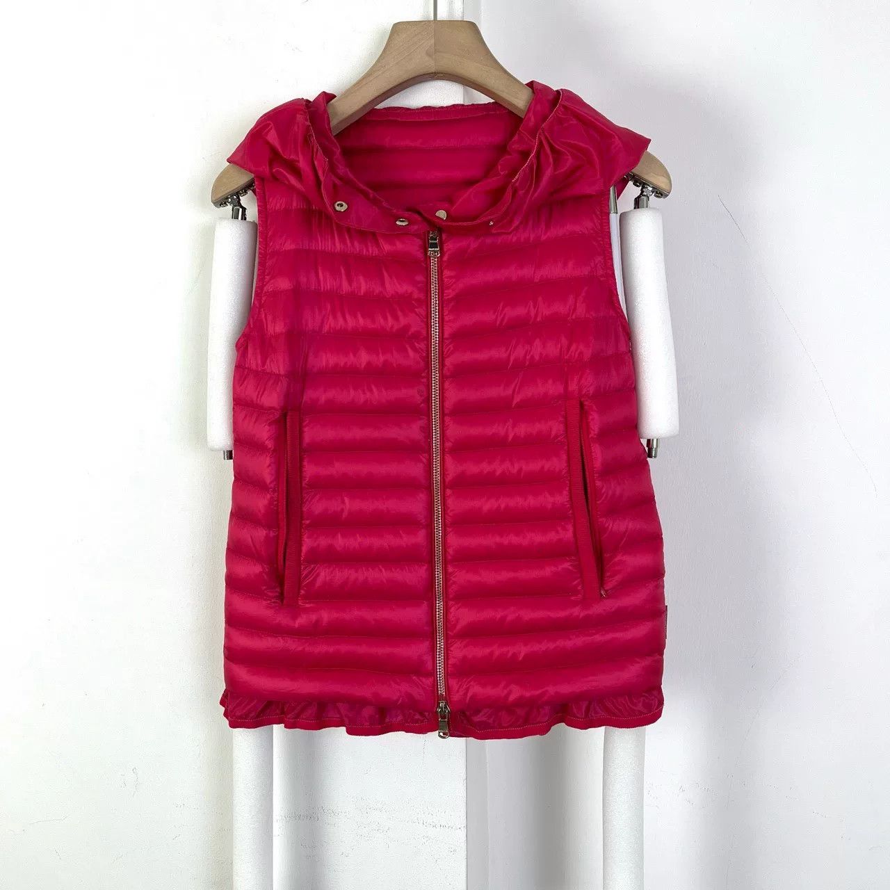 Moncler Moncler Hooded Ruffle Down Vest Size XS / US 0-2 / IT 36-38 - 1 Thumbnail