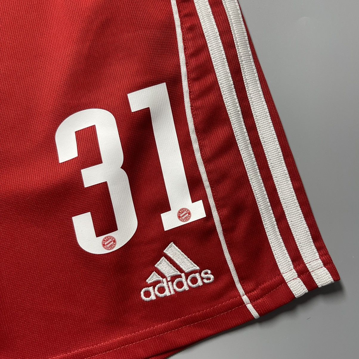 Vintage BAYERN ADIDAS 2006/2007 FOOTBALL SHORTS #31 SCHWEINSTEIGER Size US 43 - 3 Thumbnail