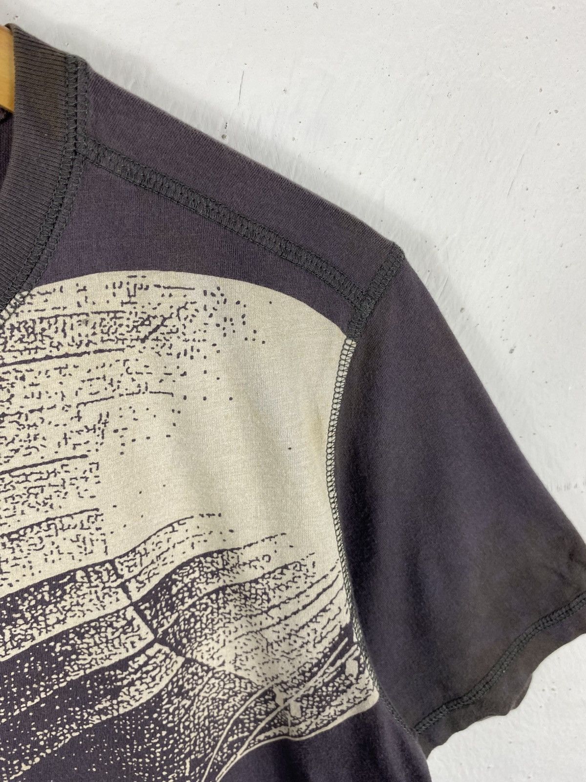 Uniqlo Distressed Uniqlo X Led Zeppelin Big Print T-Shirt Size US M / EU 48-50 / 2 - 9 Thumbnail