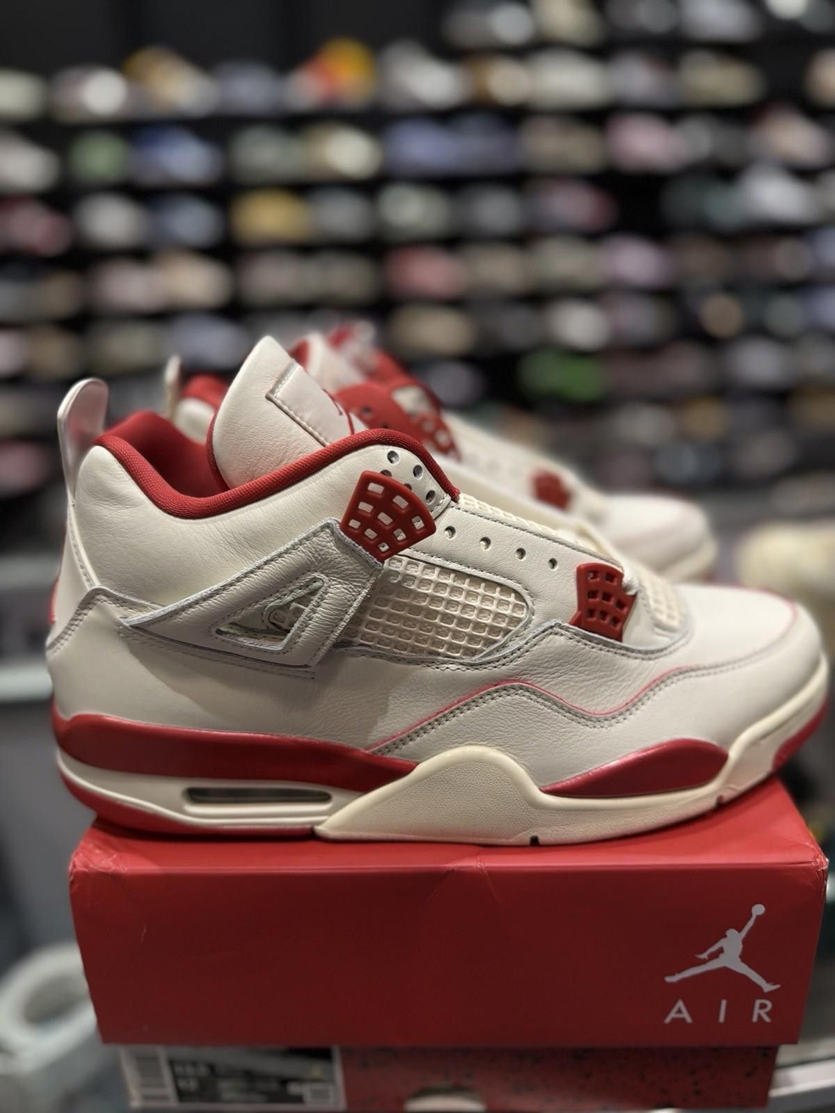 Jordan Brand Nike Air Jordan 4 Retro Valentines Day Size 13.5W / 12M Size US 12 / IT 42 - 11 Thumbnail