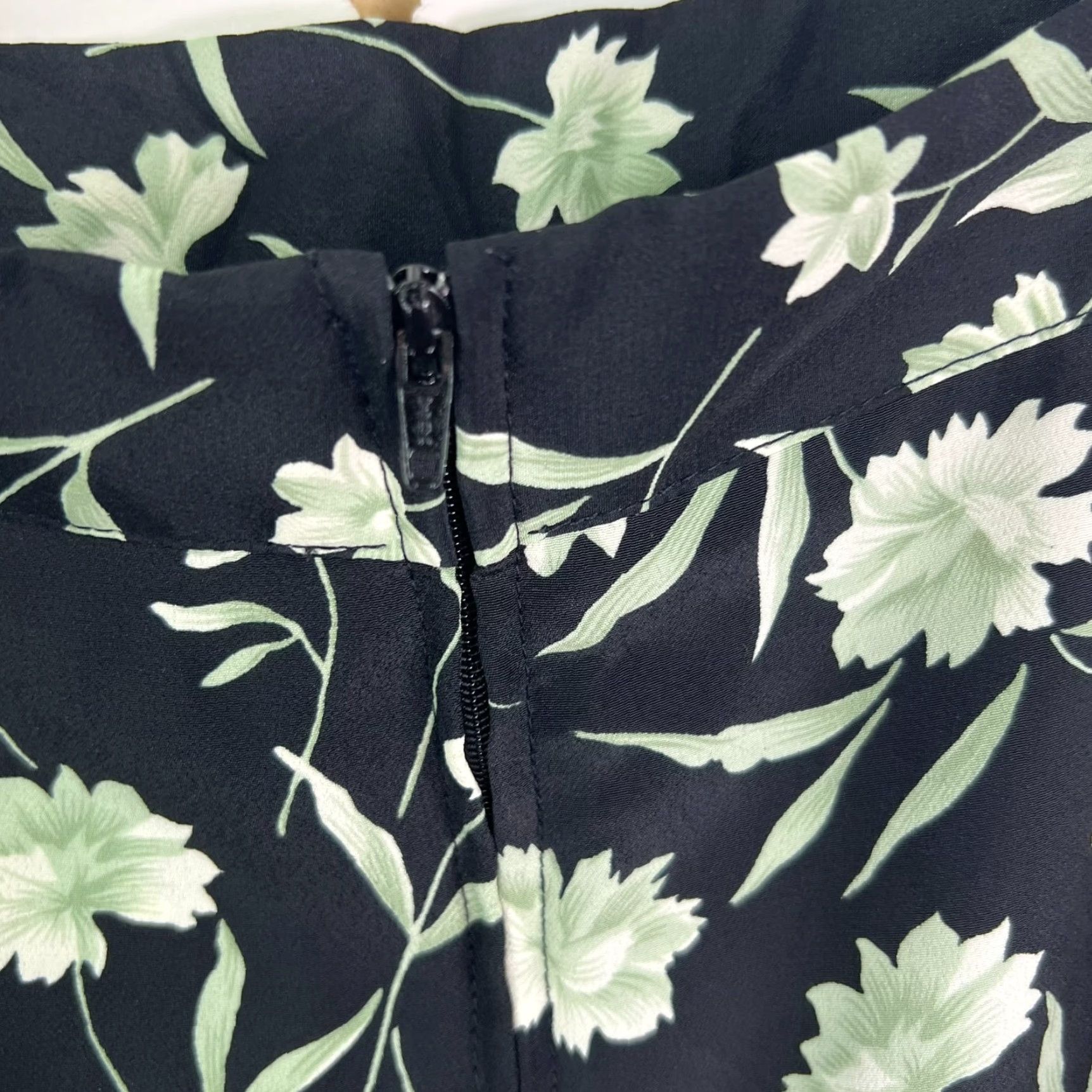 Vintage Mint Floral Circle Skirt Womens Knee Length Black Mint Green 10 Flare Pleated Mid Rise Zip Stretch Vintage No Size 32" / US 10 / IT 46 - 4 Thumbnail
