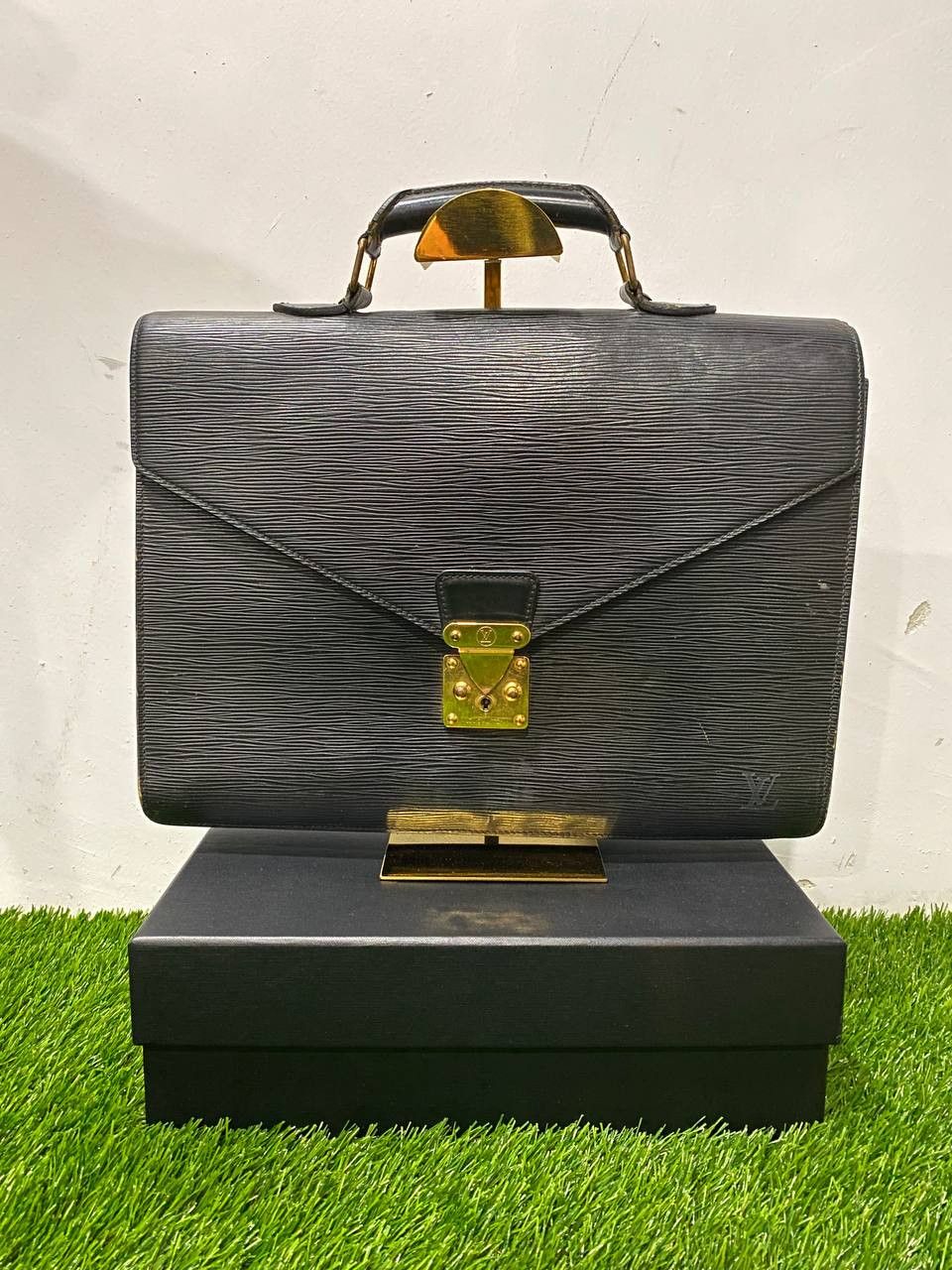 Louis Vuitton Louis Vuitton Black Epi Serviette Ambassadeur Size ONE SIZE - 1 Thumbnail