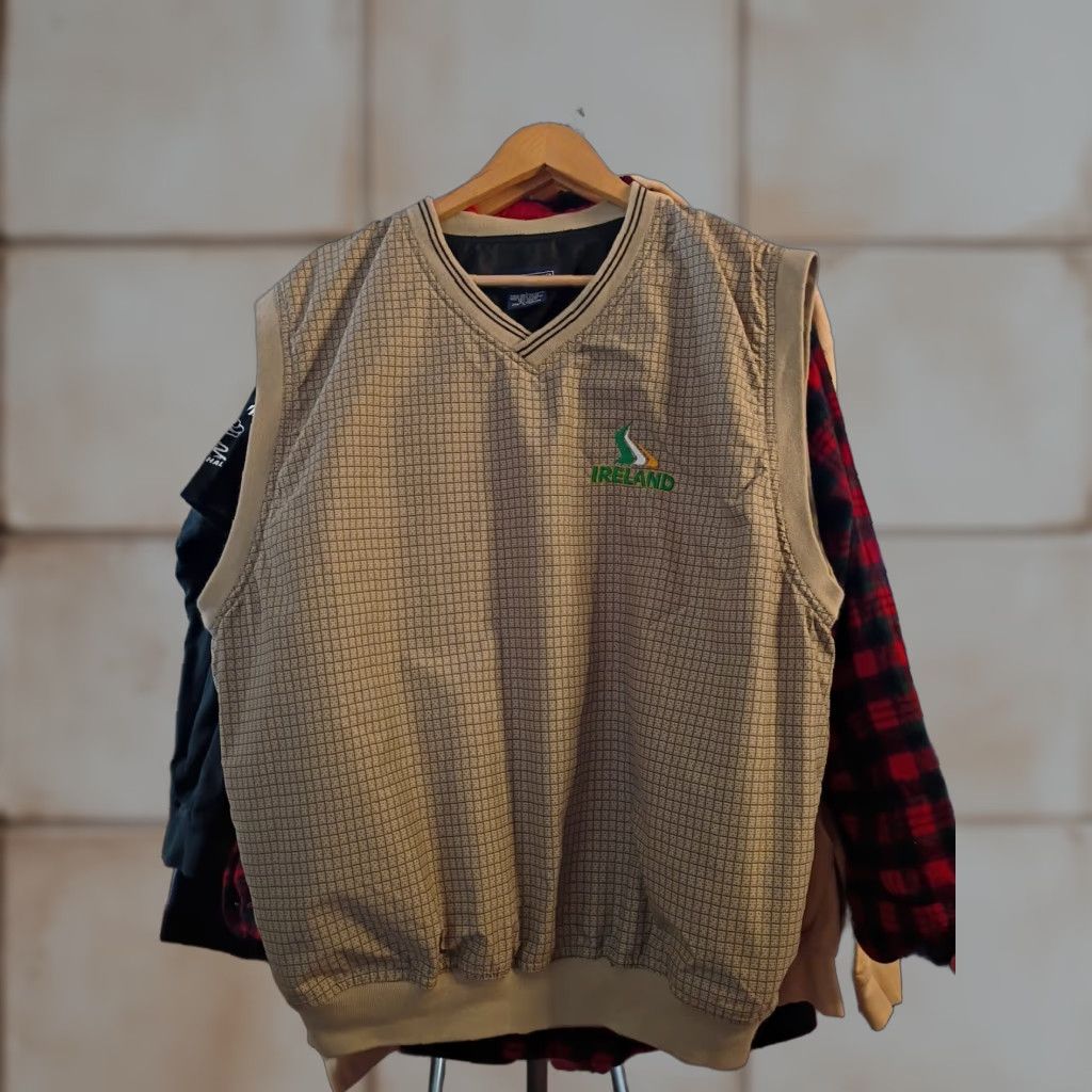 Weatherproof VINTAGE la loving Ireland Weatherproof Golf Vest Shirt Men L Embroidered Beige Windbreaker Size US L / EU 52-54 / 3 - 1 Thumbnail