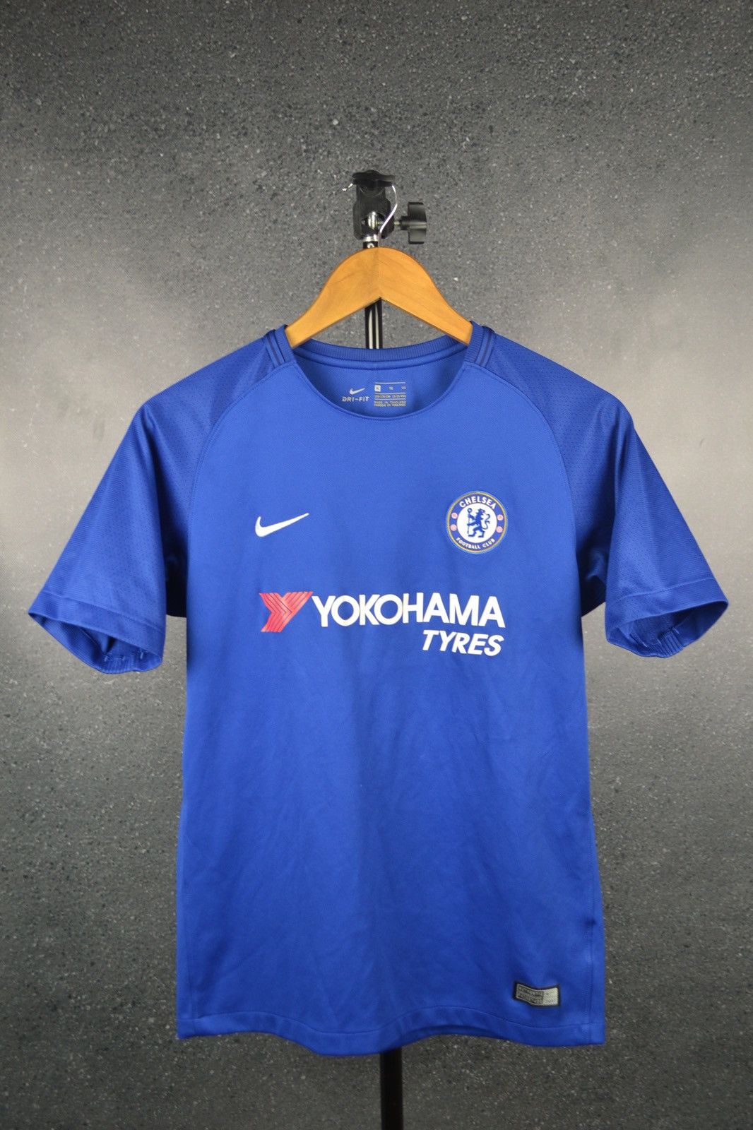 Chelsea Soccer × Nike Chelsea London 2018 Home Football Shirt Nike Soccer Jersey Size US XS / EU 42 / 0 - 1 Thumbnail