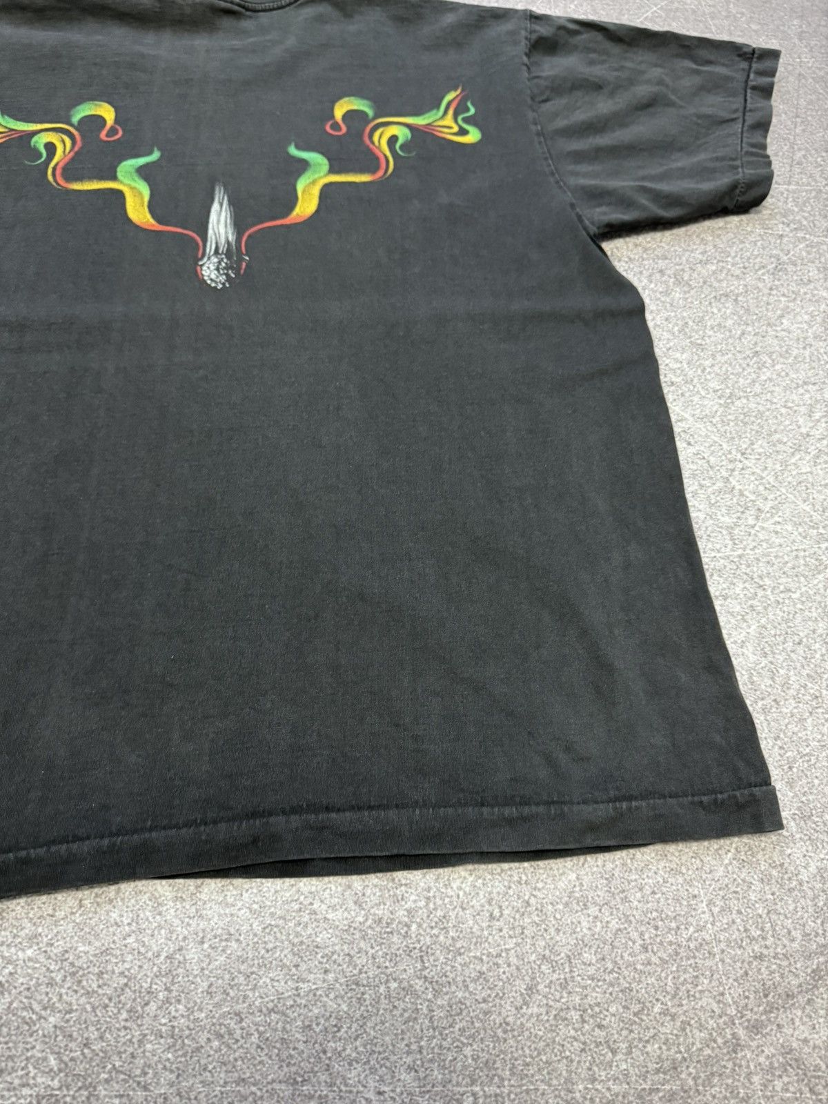 Vintage Vintage Bob Marley Joint T Shirt Faded Smoke Y2k Size US L / EU 52-54 / 3 - 17 Thumbnail