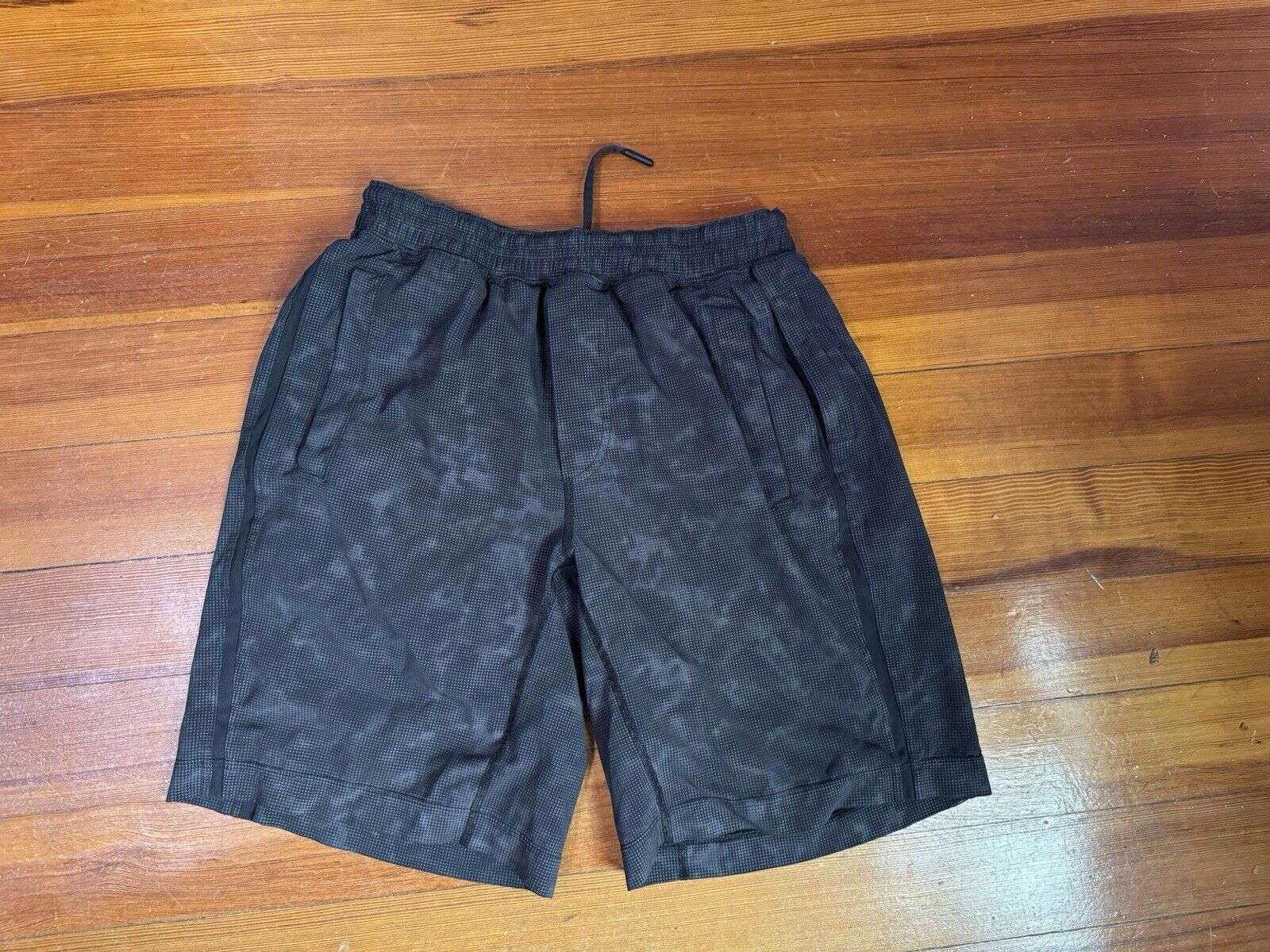 Lululemon Lululemon Pace Breaker Shorts Lined Small - Reflective Black Size US 29 - 2 Thumbnail