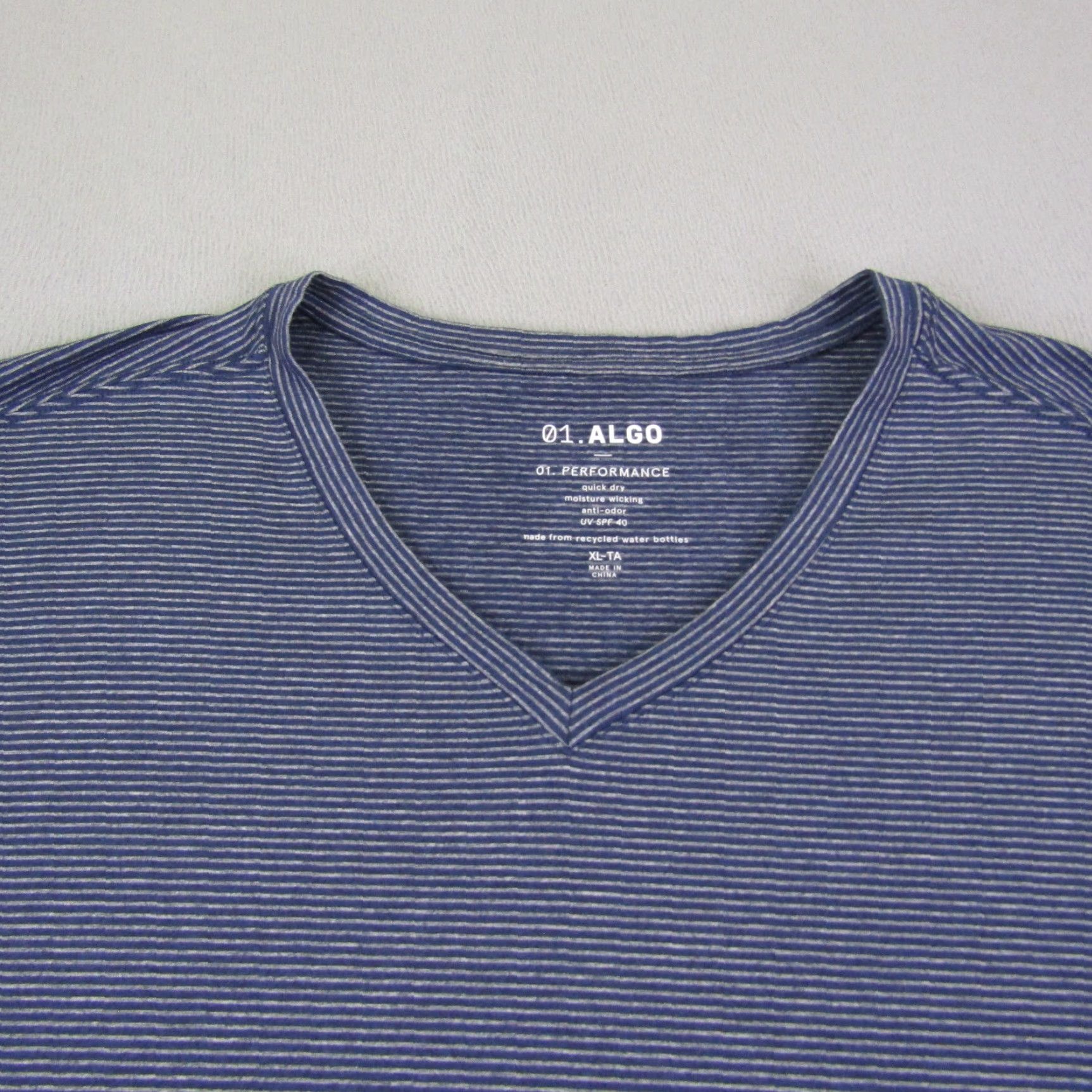 Vintage 01.Algo Shirt XL Blue Men V-Neck UV SPF 40 Moisture Wicking T-Shirt Short Sleeve Performance Size US XL / EU 56 / 4 - 2 Thumbnail