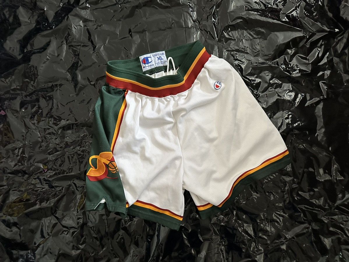 image of Champion Shorts Hose Seattle Supersonics Size XL Nba Trunk in White, Men's