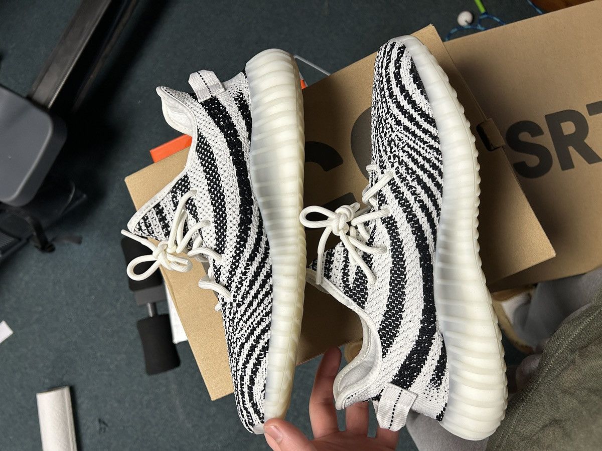 Yeezy Yeezy 350 Zebra 2022 Size US 12.5 / EU 45-46 - 2 Thumbnail