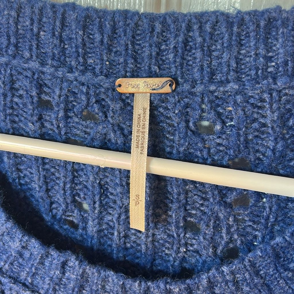 Free People Free people open knit Women's Blue Sweater size small Size S / US 4 / IT 40 - 3 Thumbnail