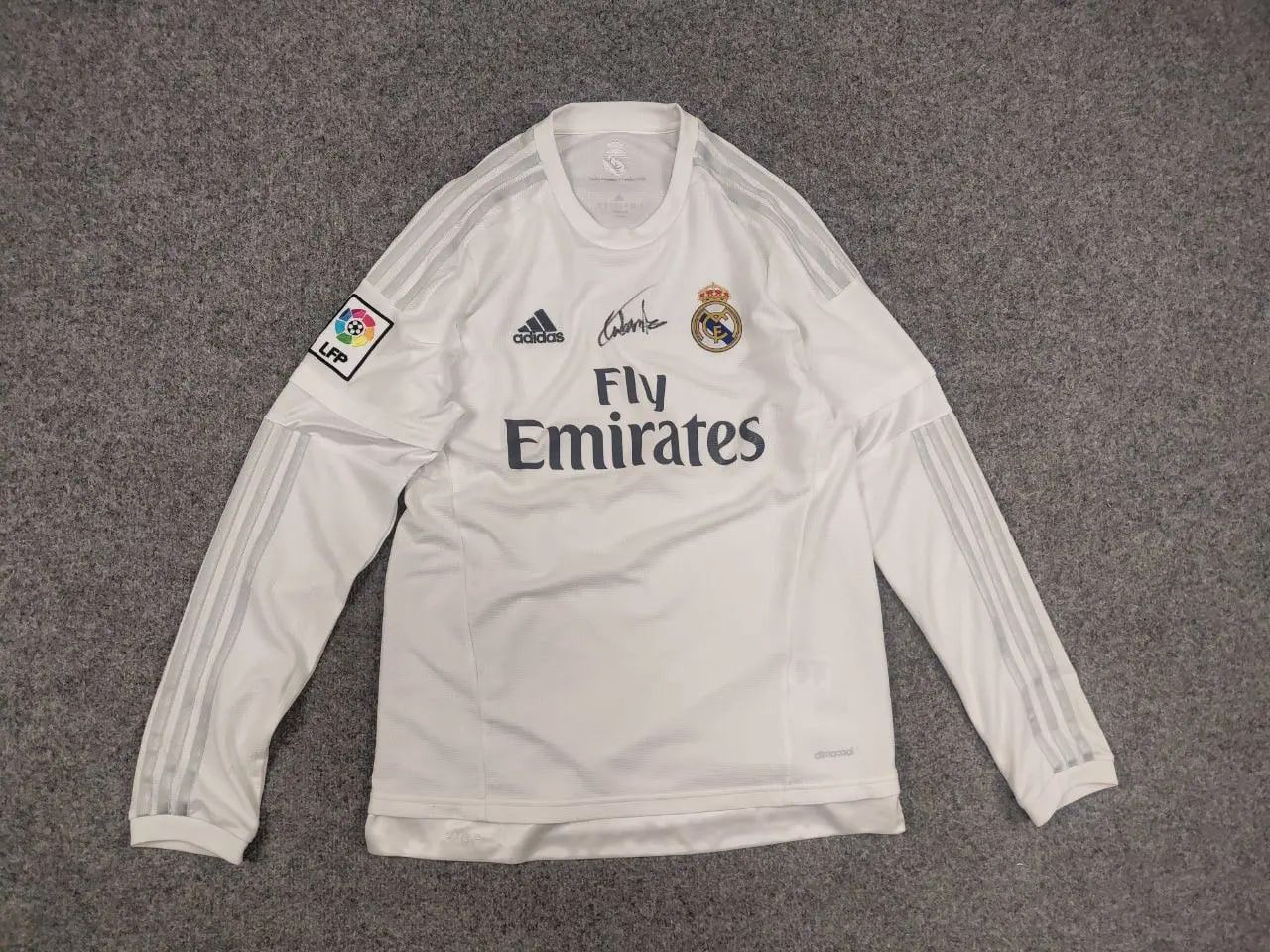 Adidas Aut 2015-16 Adidas Real Madrid Long Sleeve Jersey Shirt Home Size US M / EU 48-50 / 2 - 11 Thumbnail