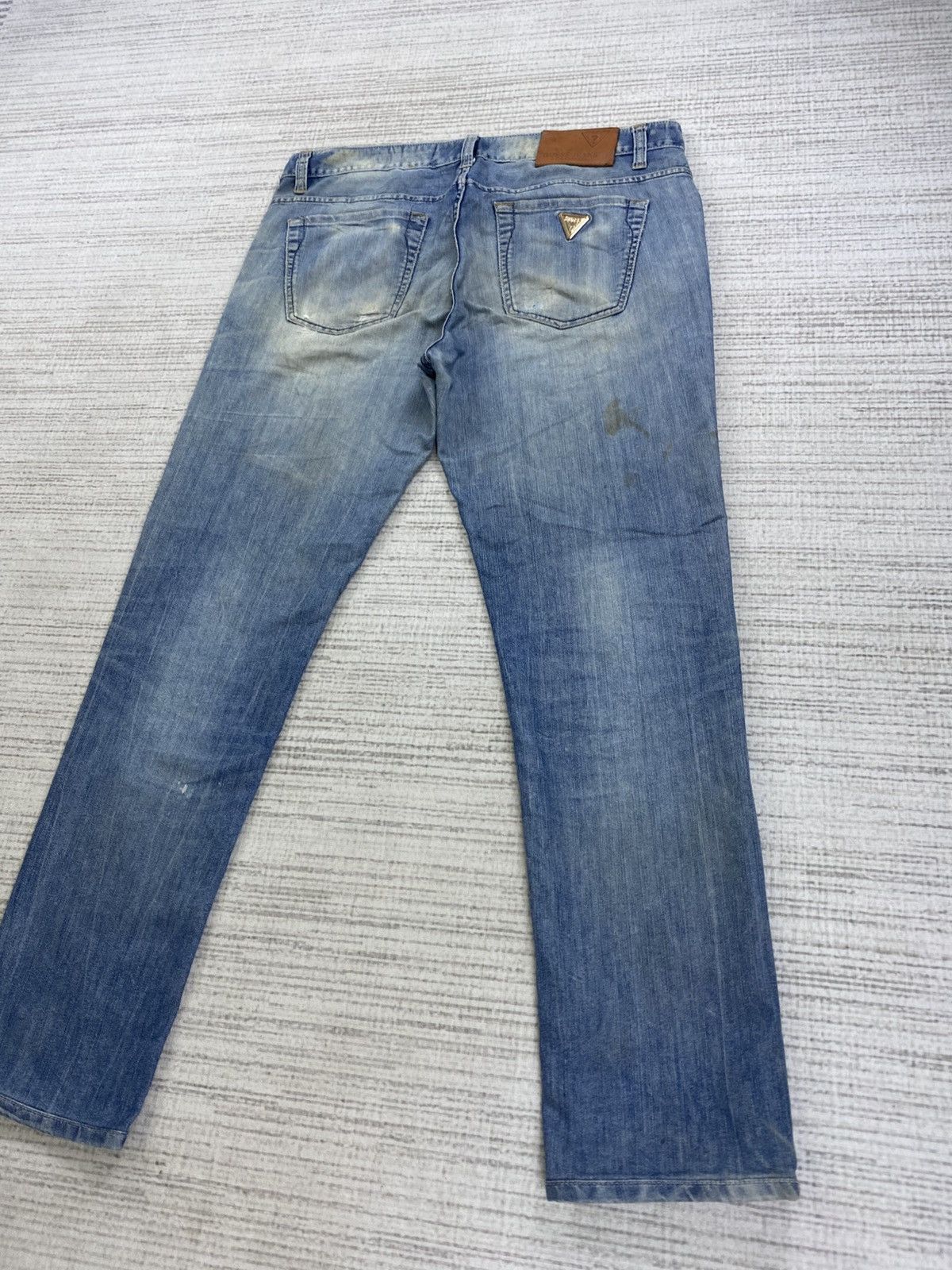 Guess × Vintage Vintage Guess Los Angeles Metal Logo Denim Jeans Size US 31 - 10 Thumbnail