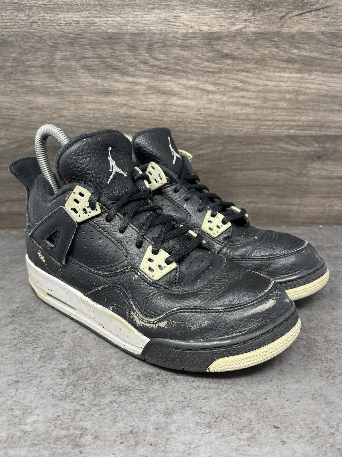 Jordan Brand Air Jordan 4 Oreo Kids Size 5.5 GS Black White Sneakers Size US 5.5 / EU 38 - 4 Thumbnail