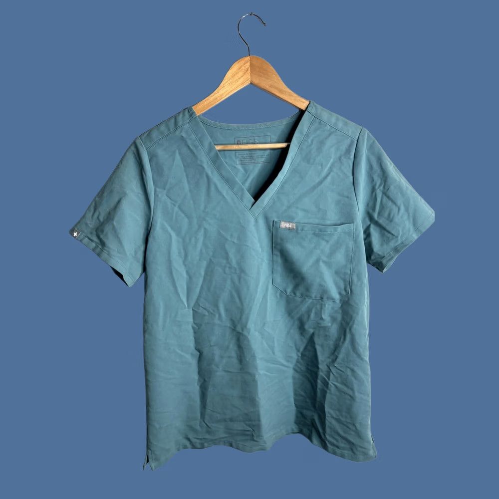 Vintage FIGS Technical Collection Scrub Top Mens Medium Blue V Neck Pocket FW1000 Size US M / EU 48-50 / 2 - 1 Thumbnail