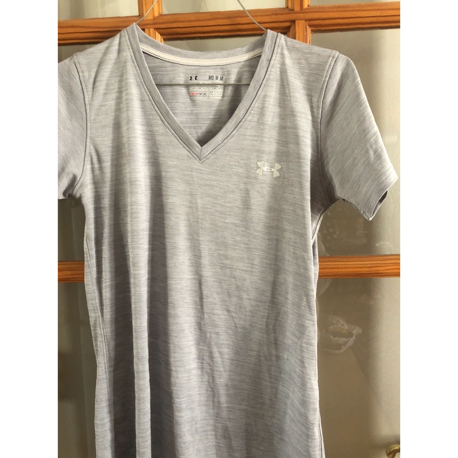 Under Armour Under Armour T-Shirt Womens M HeatGear Semi-Fitted Short Sleeve V-Neck Gray Size M / US 6-8 / IT 42-44 - 2 Thumbnail
