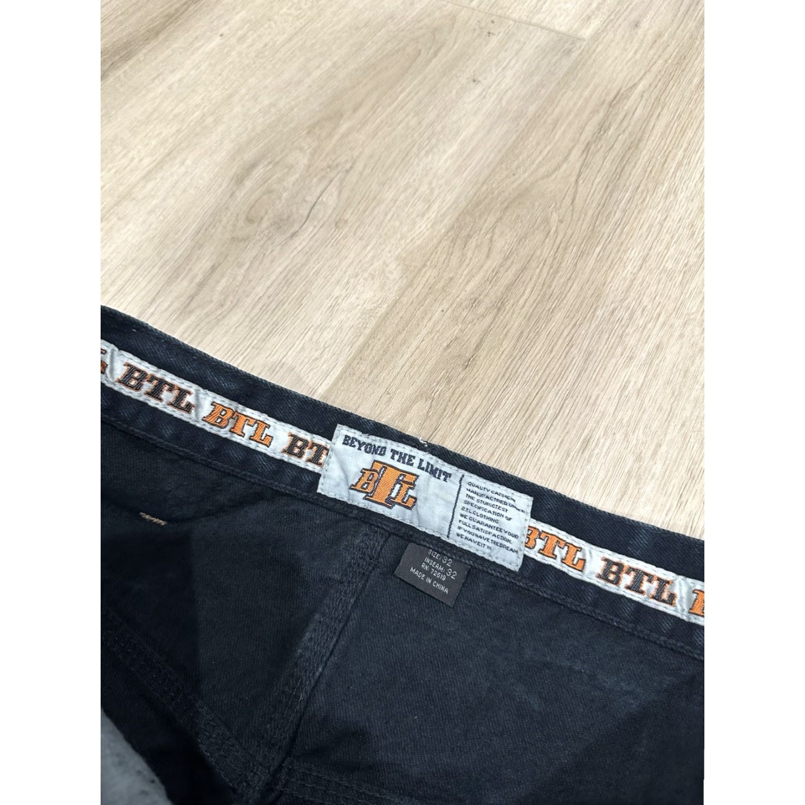 Vintage Beyond The Limit Jeans Baggy Denim 32x31 Black Hip Hop Mens Straight Wide-Leg 90s Seasons Pockets Size US 32 / EU 48 - 5 Thumbnail