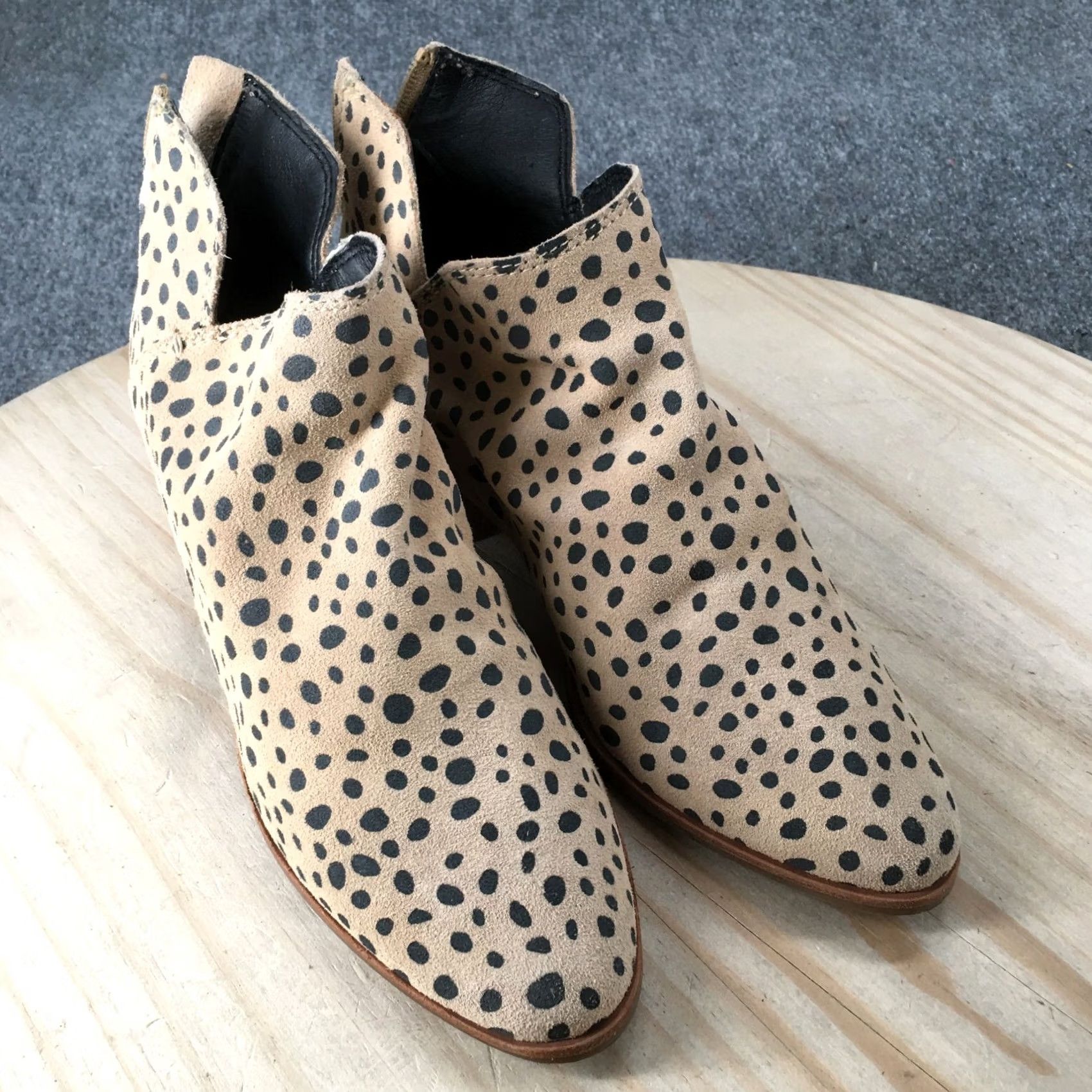Dolce Vita DV Dolce Vita Kaidie Leopard Spot Ankle Bootie Beige Womens 8.5 Back Zip Bootie Suede Faux Leather Lining Animal Print Size US 9 / IT 39 - 3 Thumbnail