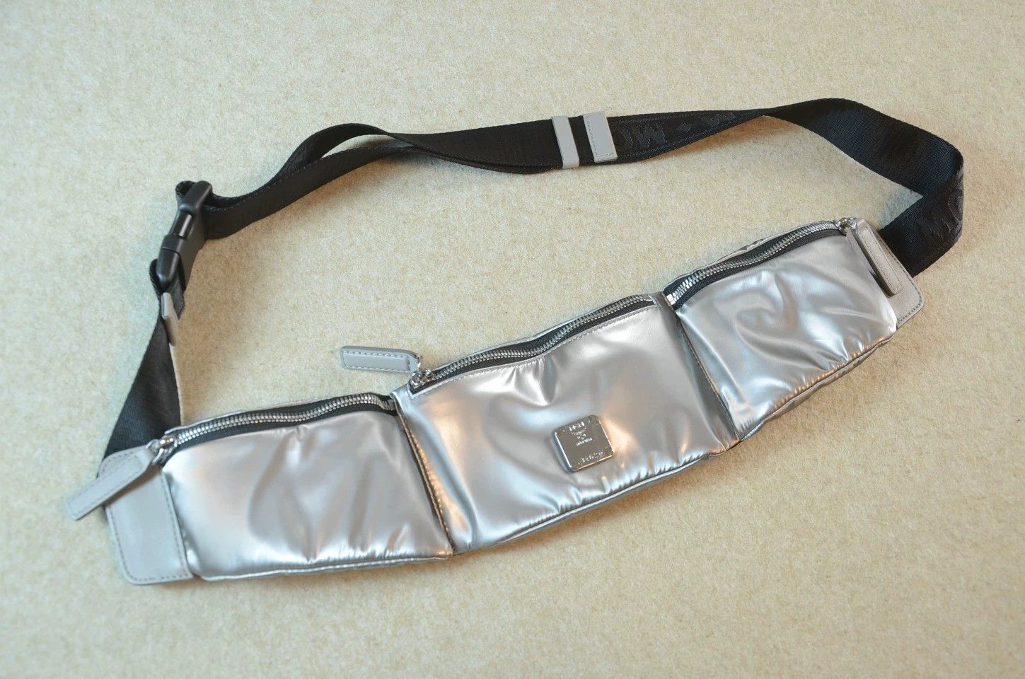 MCM MCM Silver Shine 3-in-1 Convertible Sling/Chest Bag Unisex Size ONE SIZE - 6 Thumbnail