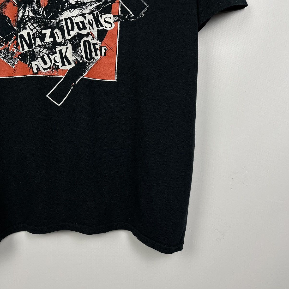 Band Tees Vintage Napalm Death Nazi Punks Fuck Off band T Shirt 2003 Size US XL / EU 56 / 4 - 3 Thumbnail