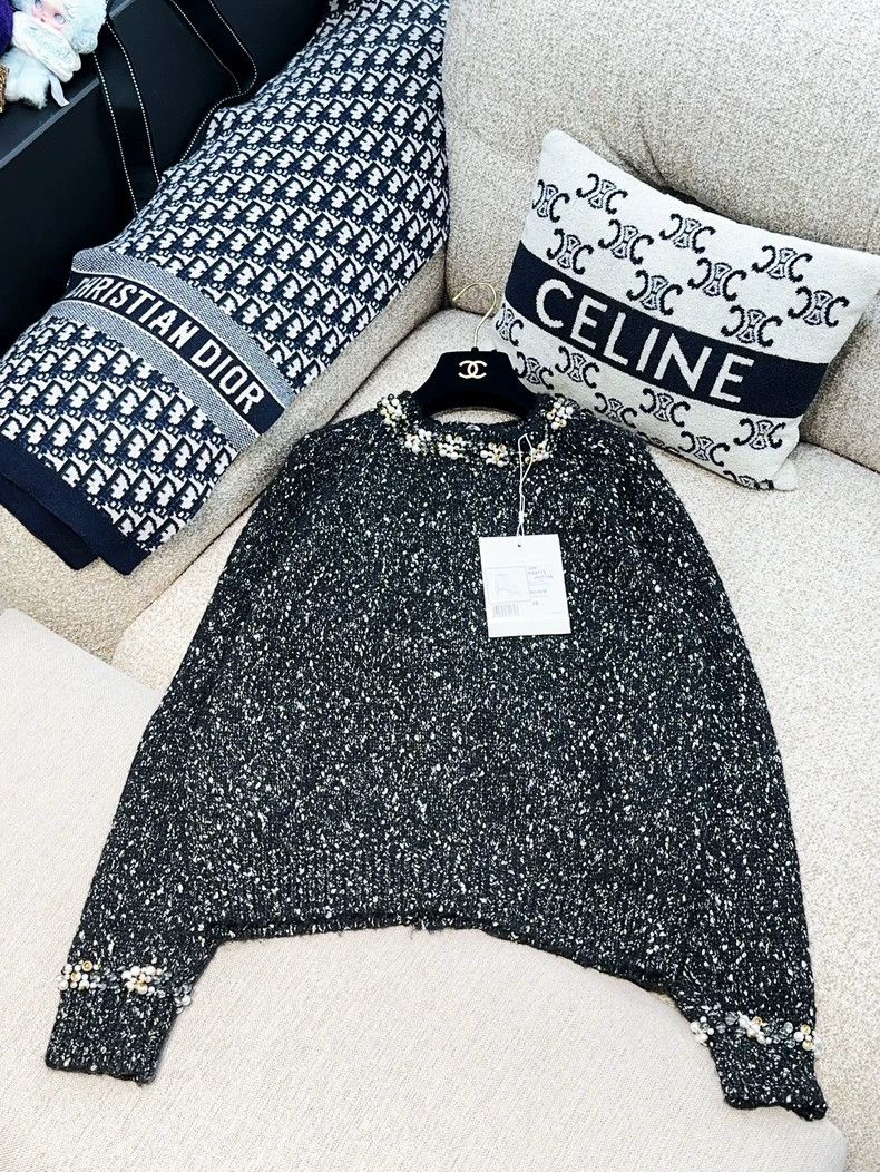 Chanel Chanel 18B black beaded collar long-sleeved knitted sweate Size XS / US 0-2 / IT 36-38 - 1 Thumbnail