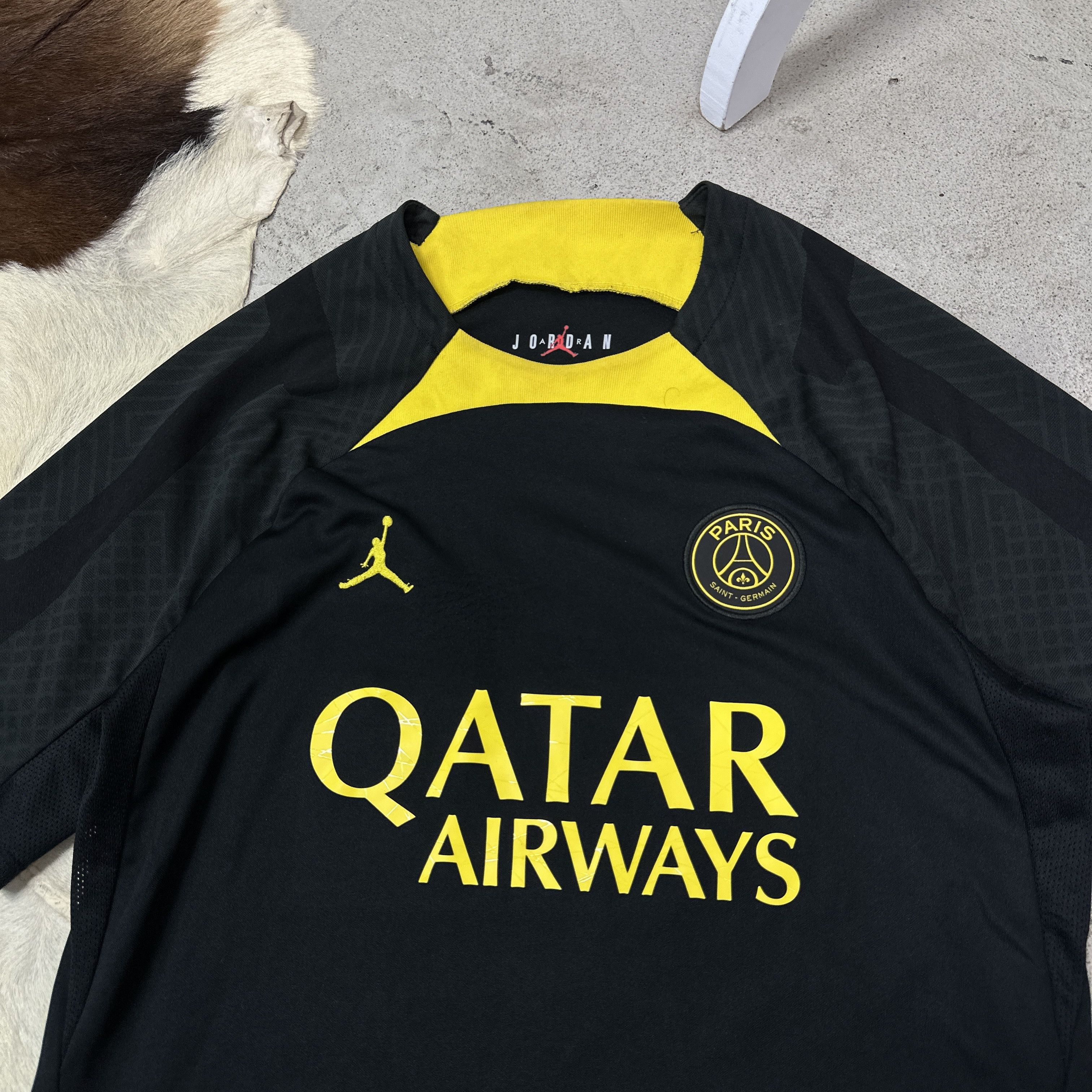 Vintage Vintage Sporty Streetwear Jordan PSG Jersey Y2K Size US M / EU 48-50 / 2 - 2 Thumbnail