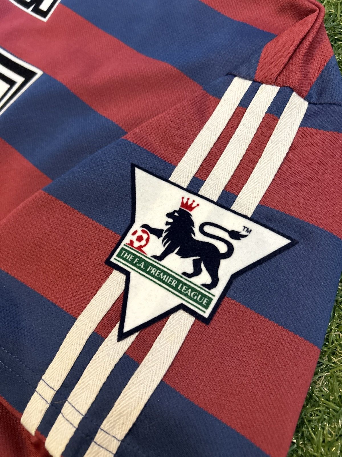 Adidas × Vintage 95/96 Newcastle United Ginola Away Shirt Size US L / EU 52-54 / 3 - 12 Thumbnail